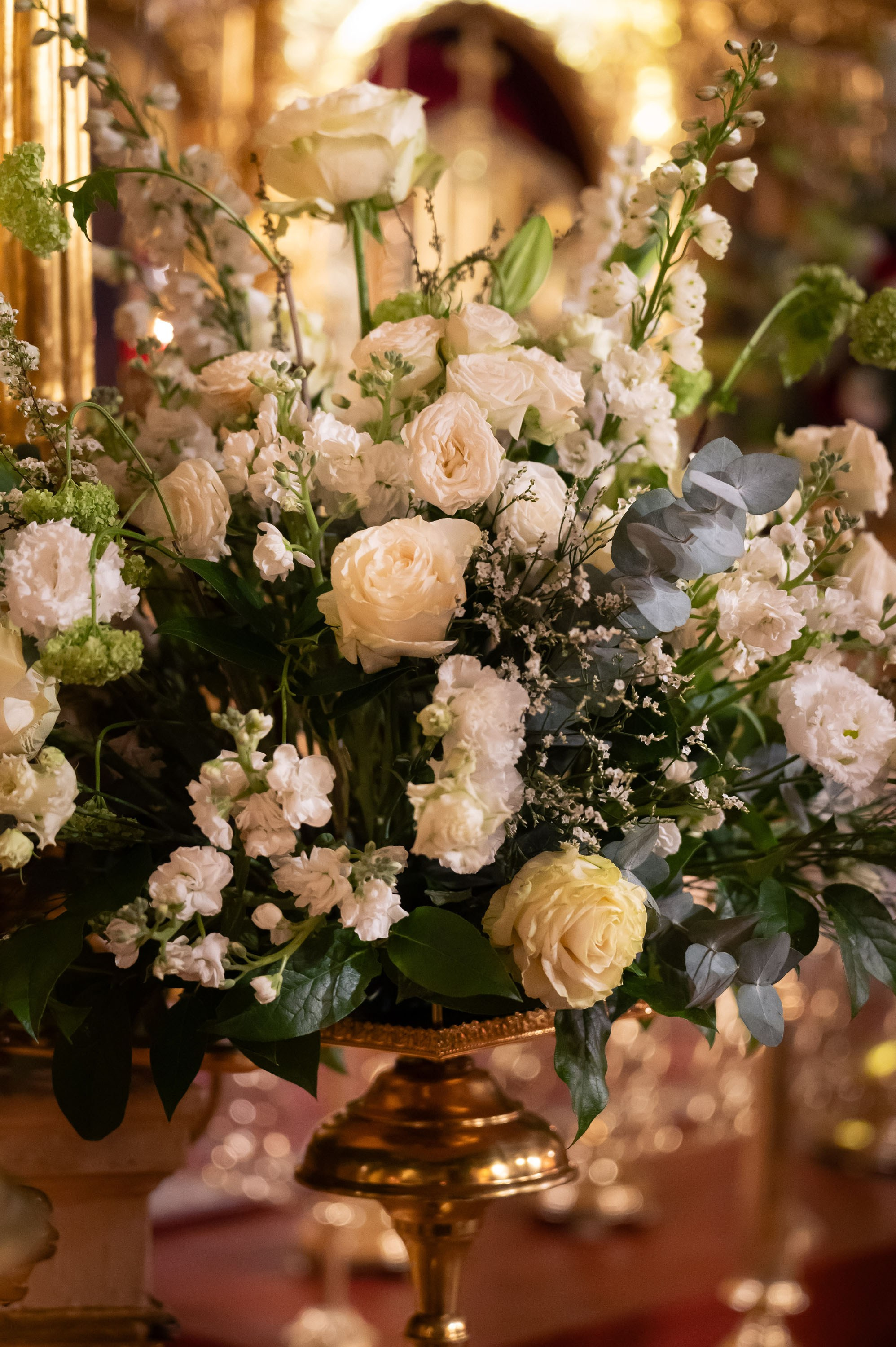 Храм Преображения Господня в Богородском. Цветы на Пасху. Антон и Татьяна Денисенко — В храме