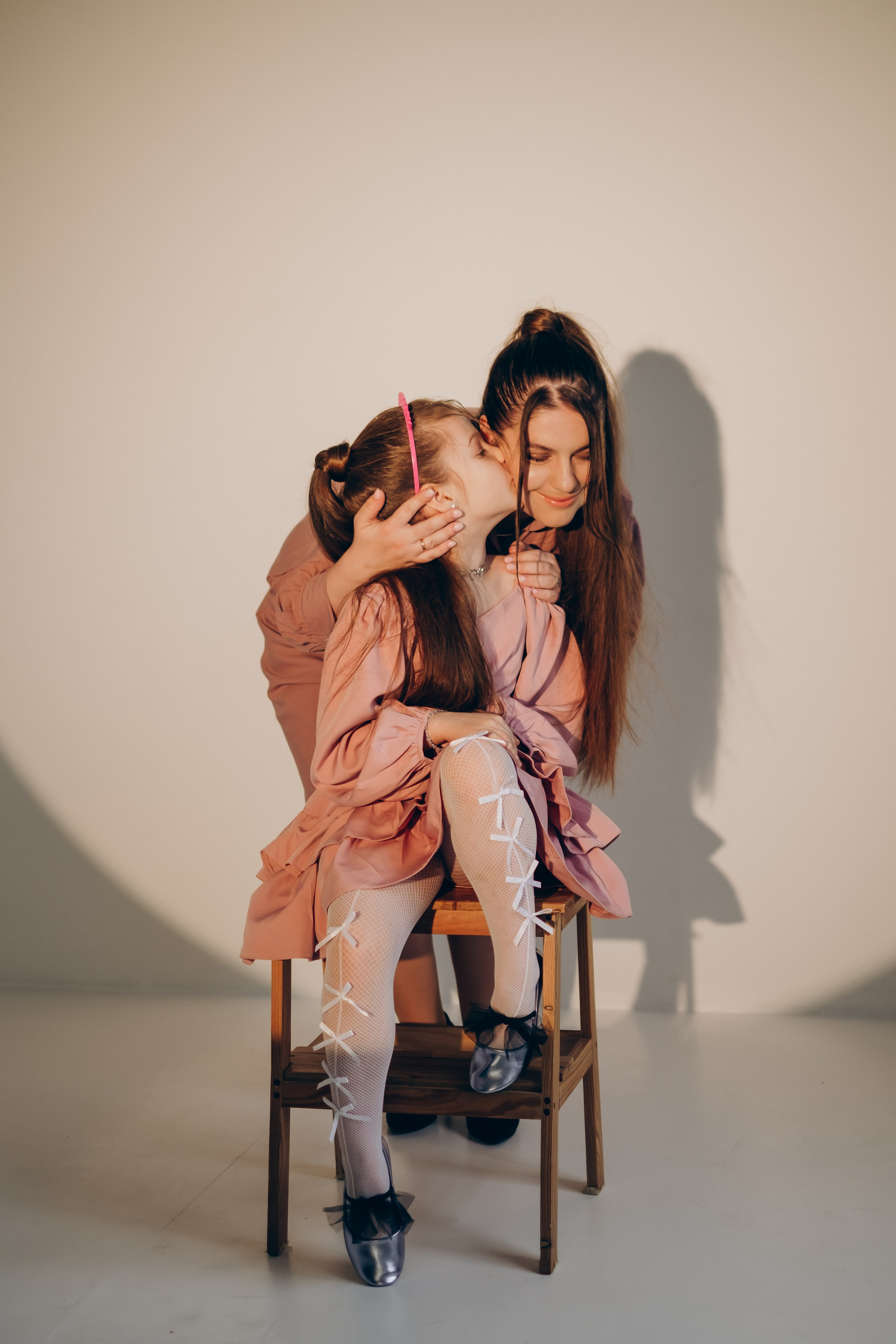 Фотосессия «День рождения» в минималистичной студии. Фотограф Новосибирск Анна Рождественская