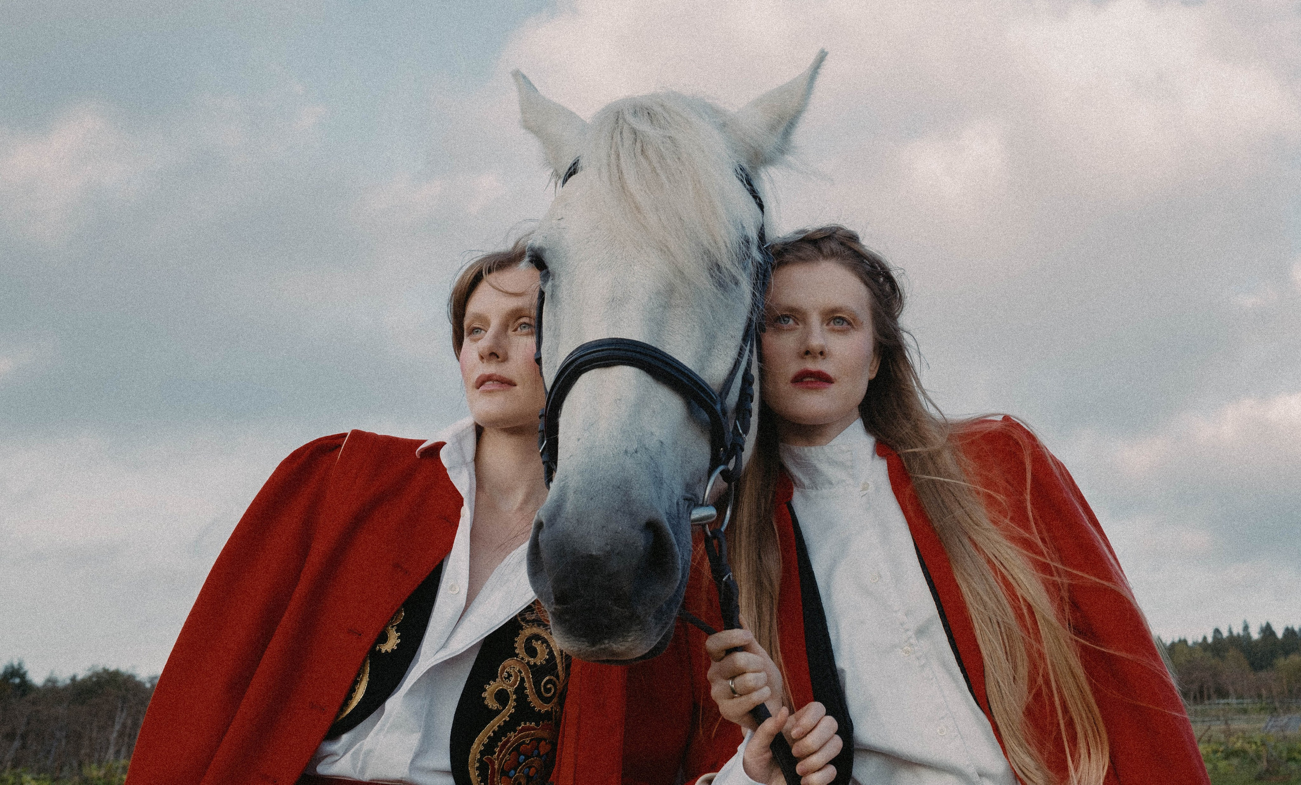 Behind your shoulders. Фотограф и Стилист в Санкт-Петербурге Алеся Хомиченок и Игорь Гарин