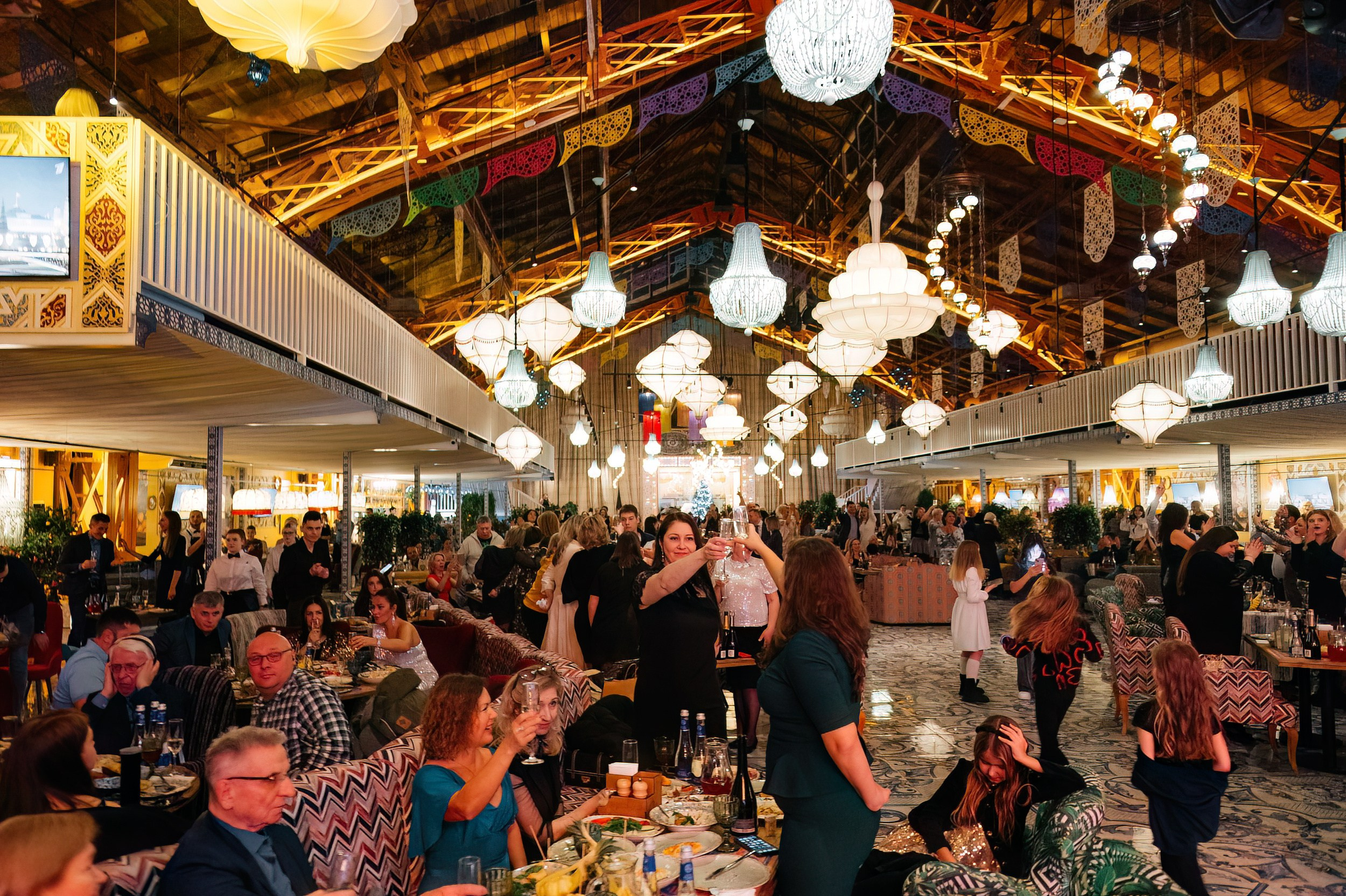 Новогодняя ночь 2024 в ресторане Чайхона ВО. Коммерческий фотограф в Санкт-Петербурге Анна Кобзарь