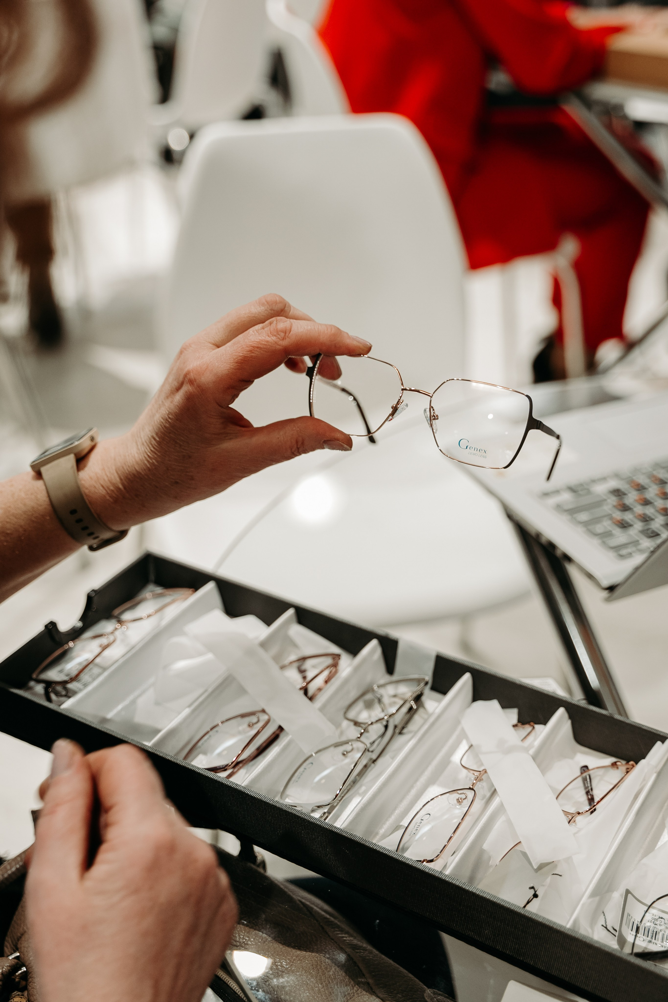 Оптическая_выставка. Репортажный и свадебный фотограф в Москве Рая Небогатова