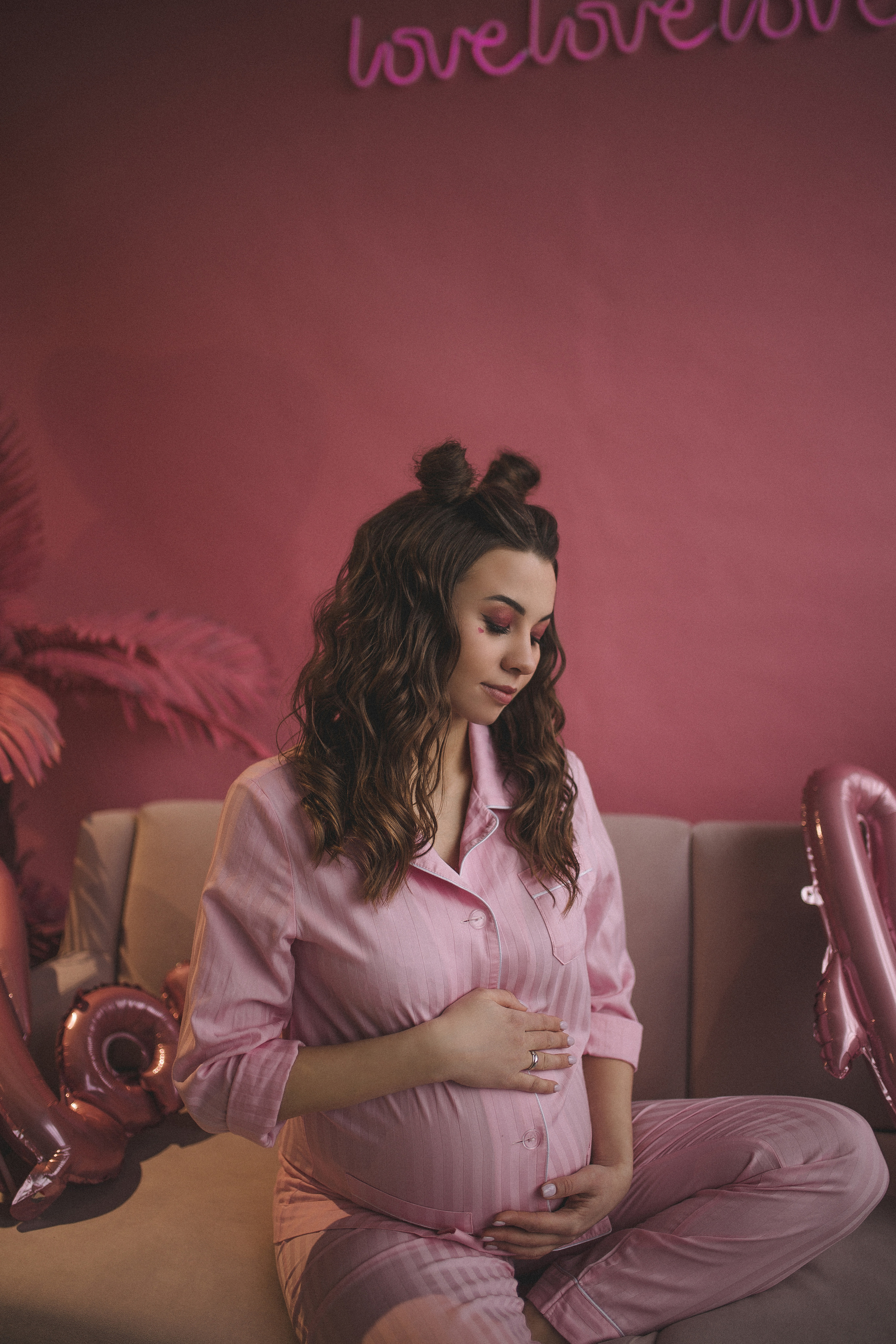 Фотосессия беременной в студии. Фотограф Екатерина Амбрушкевич