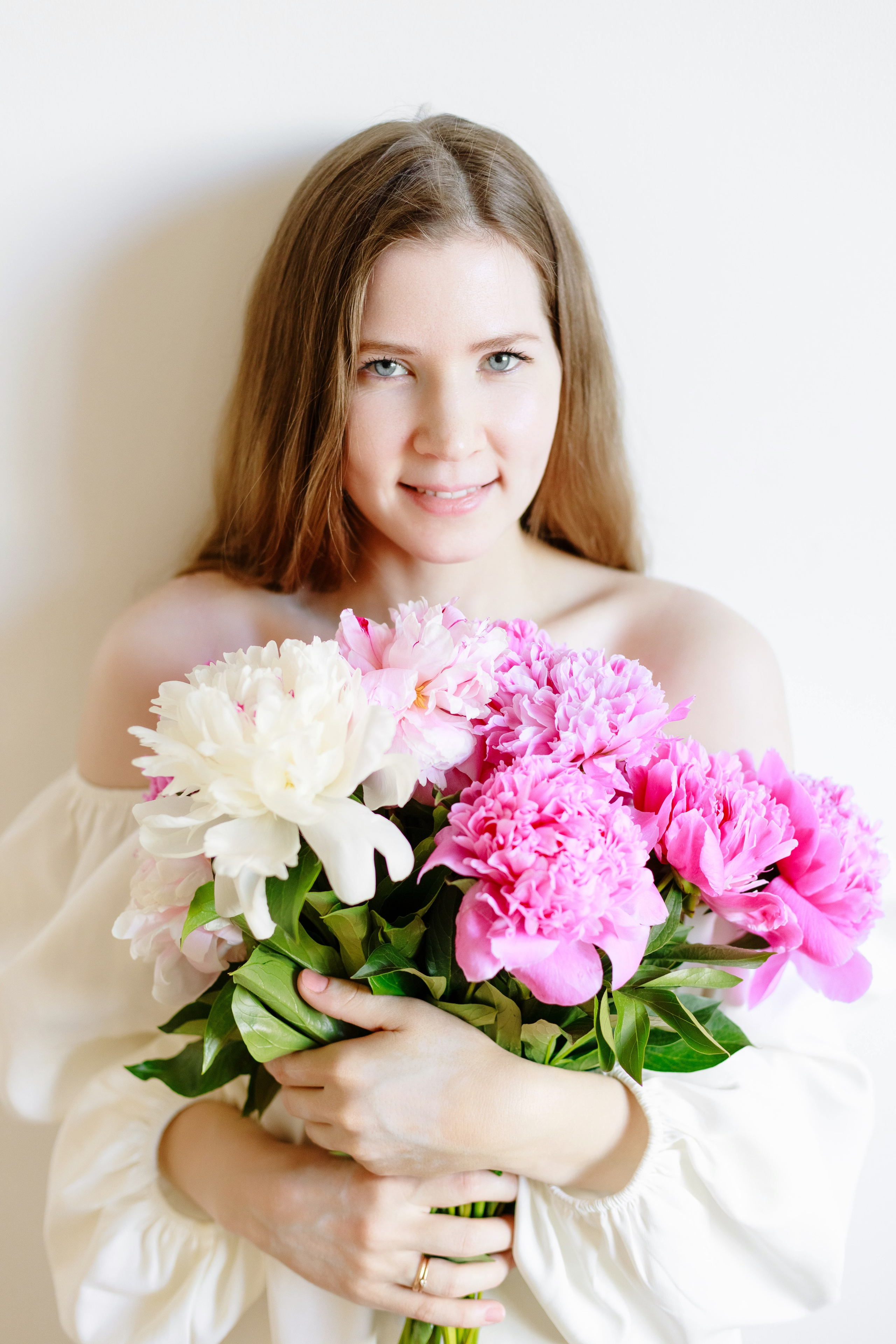 Девушка с пионами фотосессия