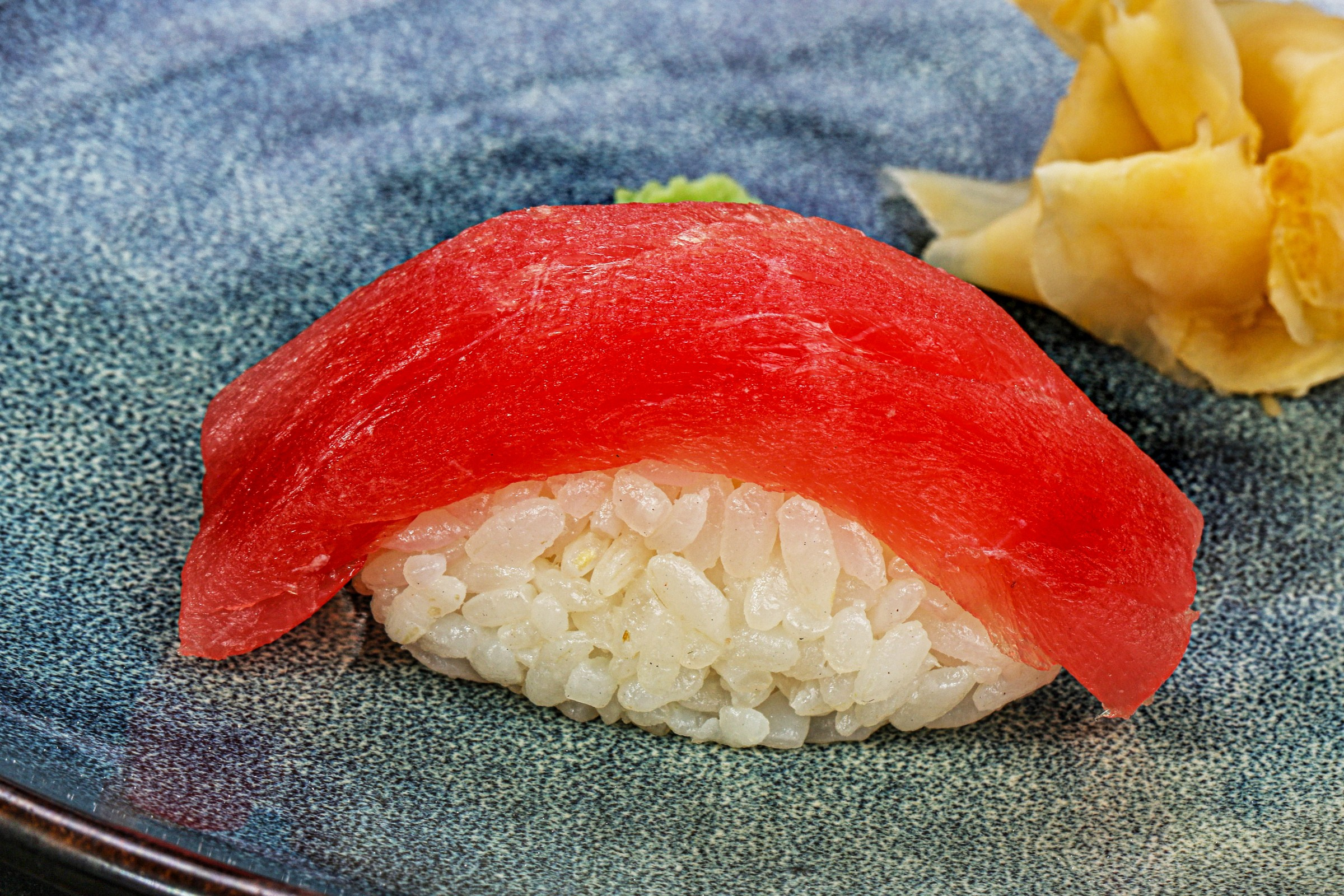 Фотосъемка суши и роллов. Заказ по тел.: +7 (906) 006-90-22. Фуд-фотограф Андрей Старостин — съемка еды в Москве. 9000 руб. в час