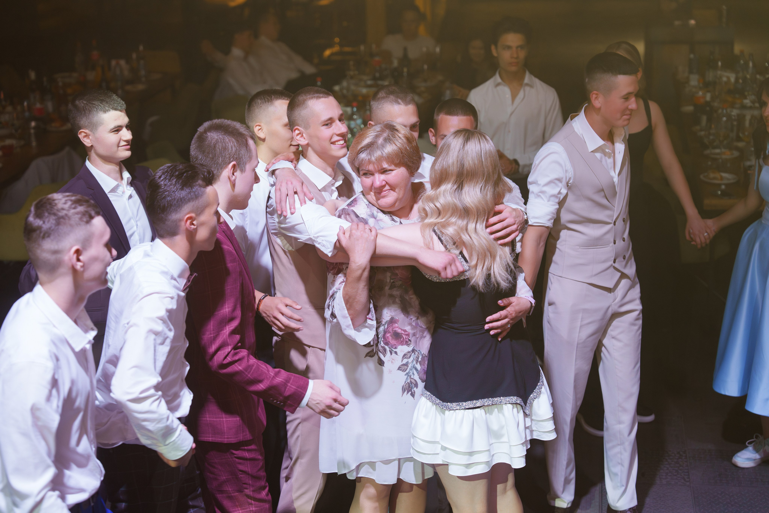 Выпускной лицея 27 (вечеринка). Свадебный и репортажный фотограф Элина Козырьянова