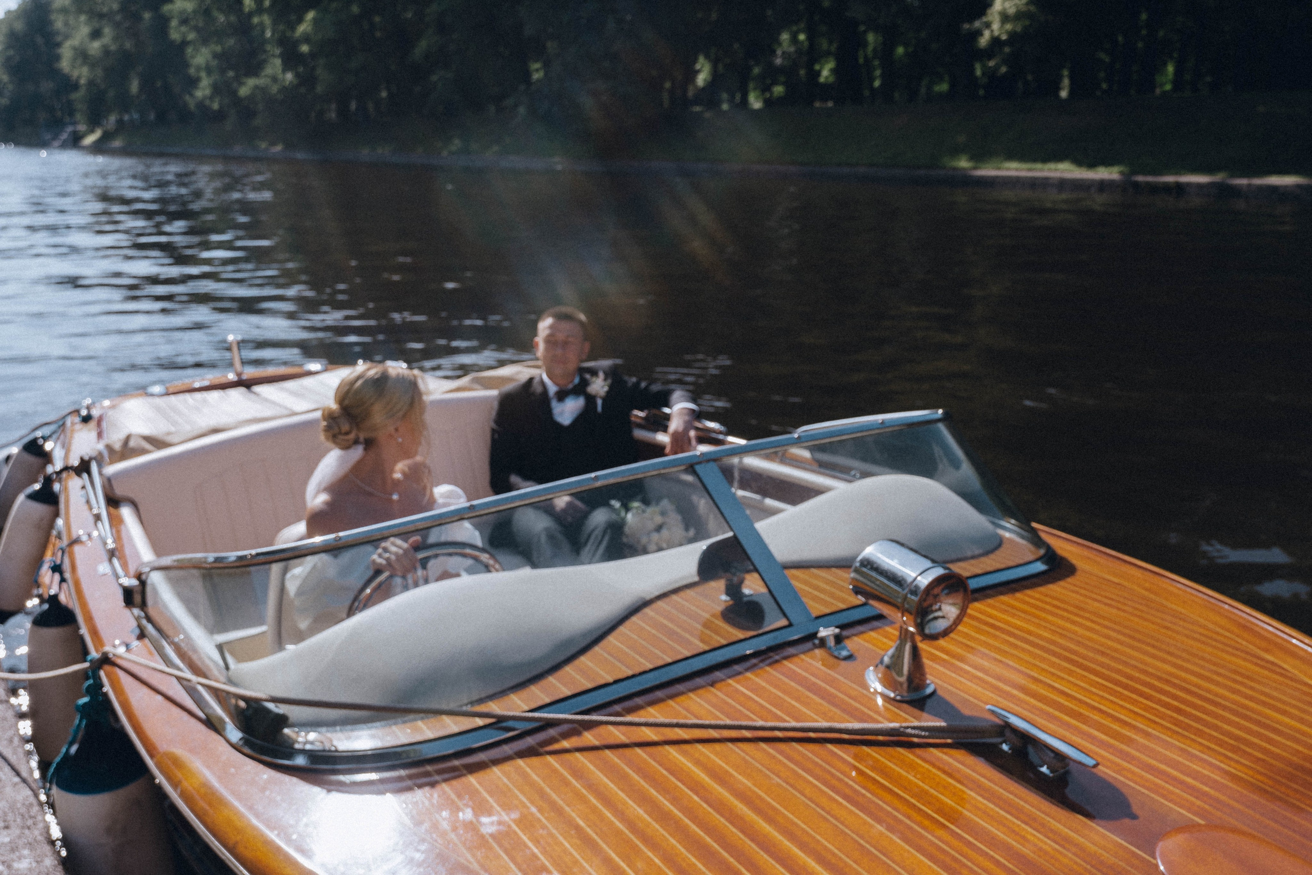 СВАДЕНБНАЯ СЬЕМКА НА КАТЕРЕ ПО КАНАЛАМ САНКТ-ПЕТЕРБУРГА И В АКВАТОРИИ НЕВЫ. Профессиональный фотограф, Санкт-Петербург — Виктория Богомолова
