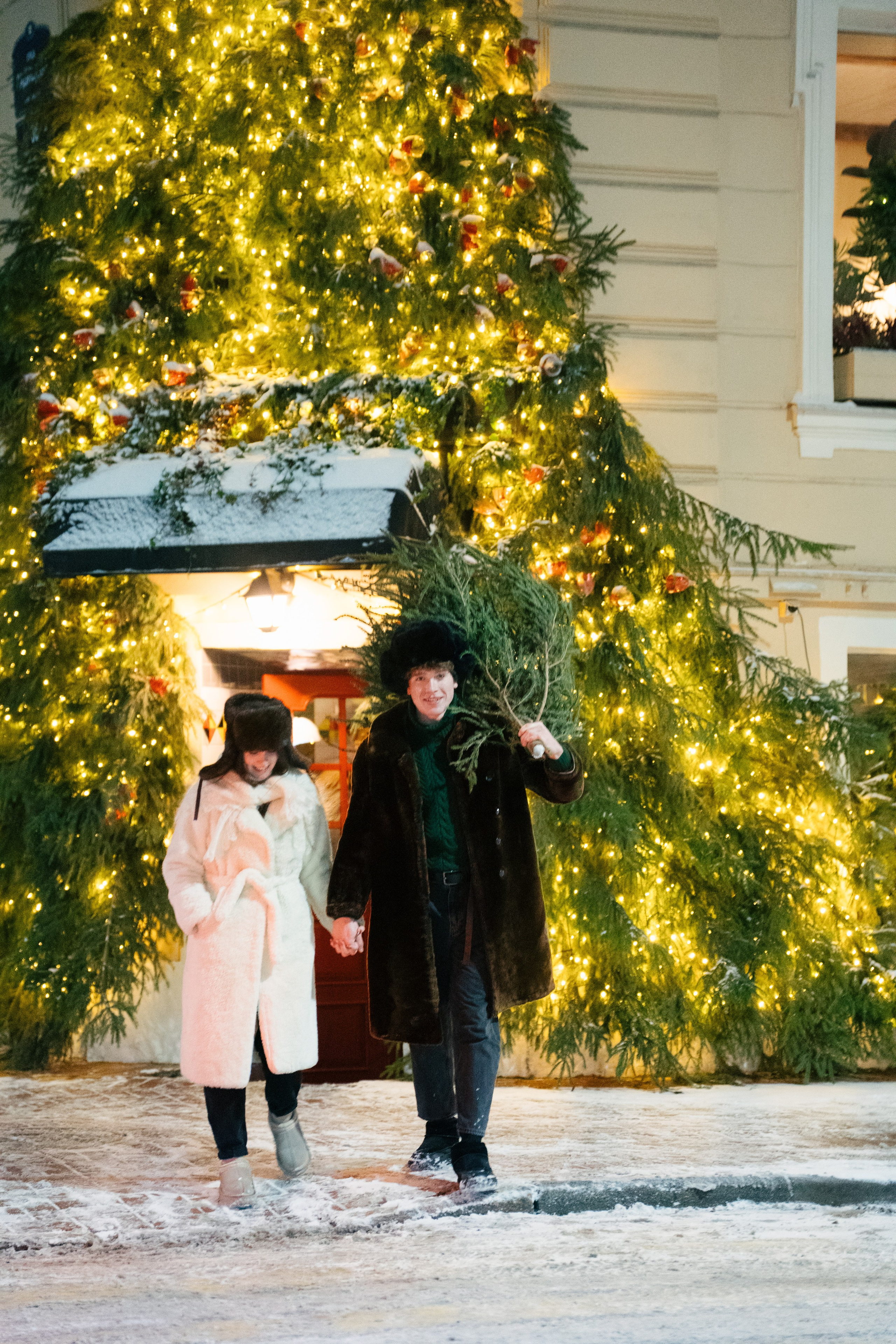 НОВОГОДНЯЯ ПРОГУЛКА ПАРЫ ПО ЧЕРНЫШЕВСКОЙ ПЕРЕД НОВЫМ ГОДОМ. Профессиональный фотограф, Санкт-Петербург — Виктория Богомолова