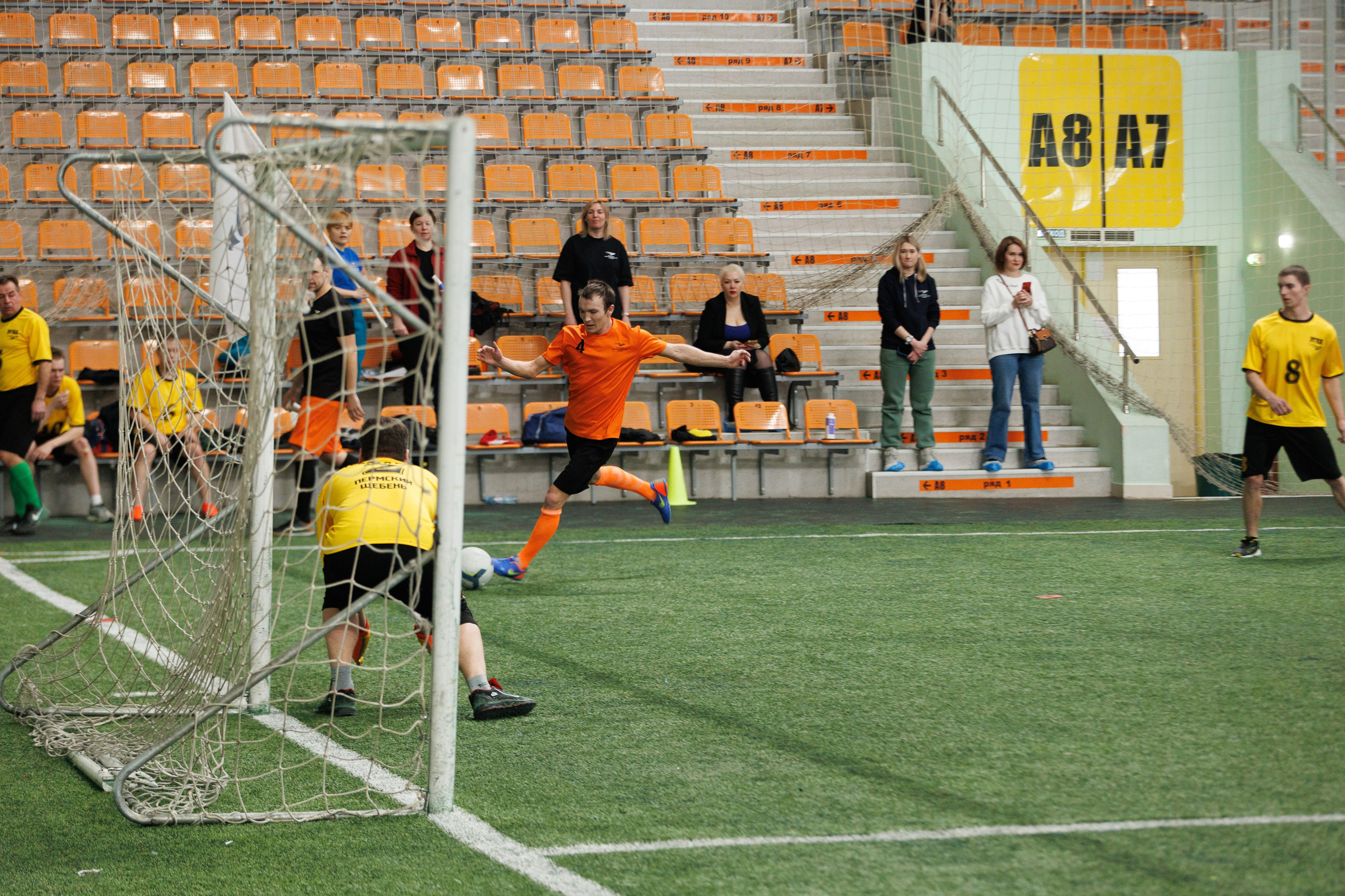 Фотограф на корпоративный футбольный турнир. Контент для бизнеса в Екатеринбурге Полдень Медиа