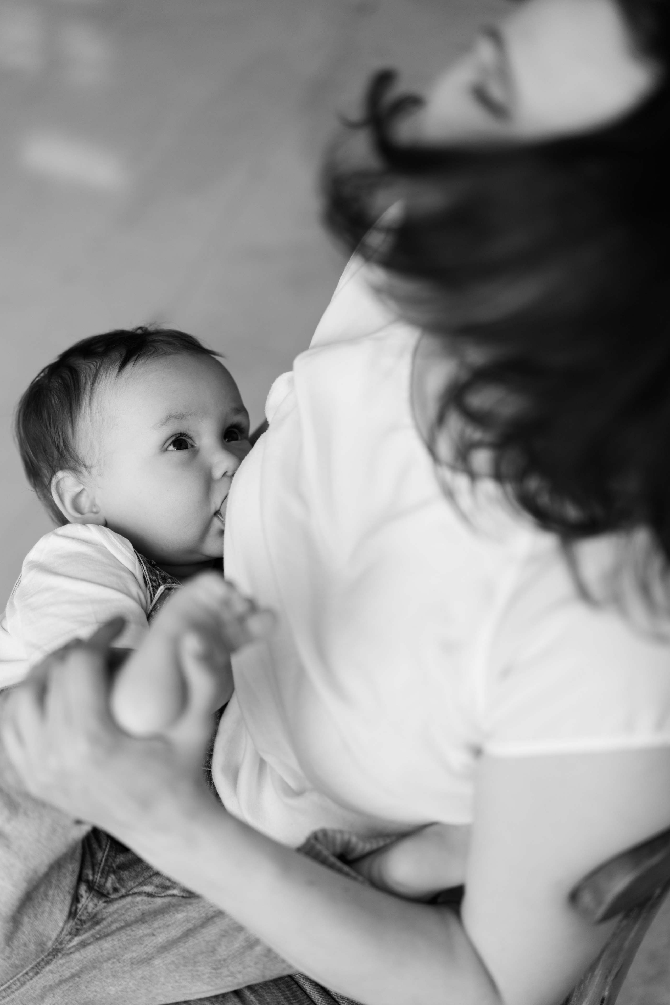 Семейная фотосъемка&nbsp;— это не&nbsp;просто съемка, это возможность запечатлеть важные моменты вашей жизни, которые будут ценны через годы. Это уникальный способ сохранить в&nbsp;памяти красивые и&nbsp;трогательные моменты, которые вы&nbsp;проводите вместе с&nbsp;вашими близкими.Ваша семья&nbsp;— это ваш маленький мир, который постоянно меняется и&nbsp;развивается. Семейная фотосессия поможет вам запечатлеть этот процесс, сохранить эмоции и&nbsp;радость, испытываемую вместе. Каждая фотография будет напоминанием о&nbsp;вашей любви, связи и&nbsp;тепле, которое царит в&nbsp;вашем семейном кругу. Я помогу вам создать атмосферу доверия и&nbsp;комфорта во&nbsp;время съемки, чтобы каждый участник чувствовал себя естественно и&nbsp;раскрепощенно. Я&nbsp;помогу вам выбрать локацию, наряды и&nbsp;атрибуты, которые подчеркнут вашу индивидуальность и&nbsp;стиль.Семейная фотосессия&nbsp;— это не&nbsp;только возможность получить красивые снимки, но&nbsp;и&nbsp;провести время вместе, укрепить взаимоотношения и&nbsp;создать новые воспоминания. Будущие поколения будут благодарны вам за&nbsp;возможность заглянуть в&nbsp;прошлое через эти уникальные фотографии.Не упустите возможность запечатлеть вашу семью во&nbsp;всей ее&nbsp;красе и&nbsp;тепле. Сделайте семейную фотосессию и&nbsp;получите настоящий кладезь воспоминаний и&nbsp;эмоций, которые будут радовать вас и&nbsp;ваших потомков на&nbsp;протяжении многих лет.