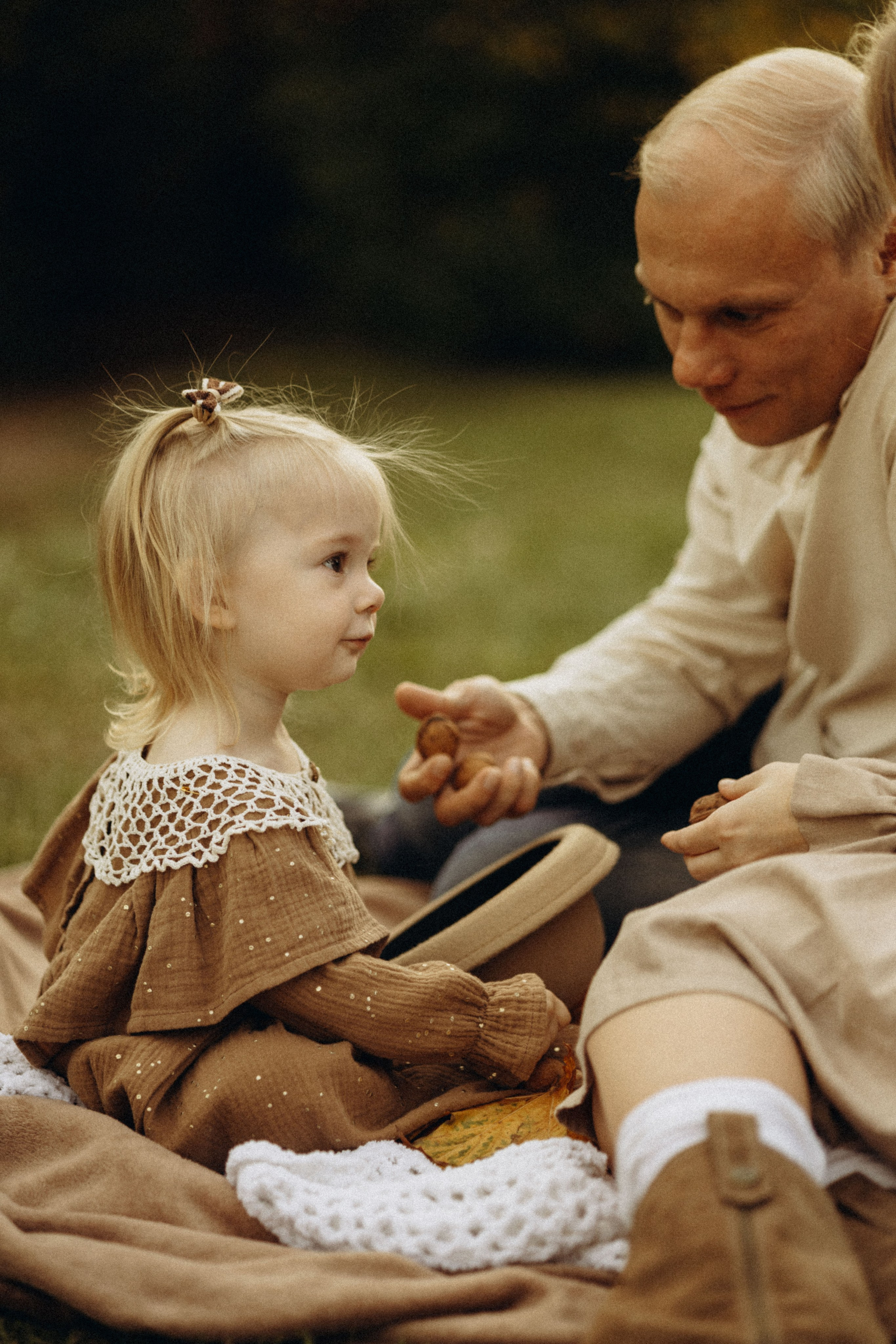 В поисках осенних сокровищ. Lifestyle семейный и детский фотограф в Омске Иванова Екатерина