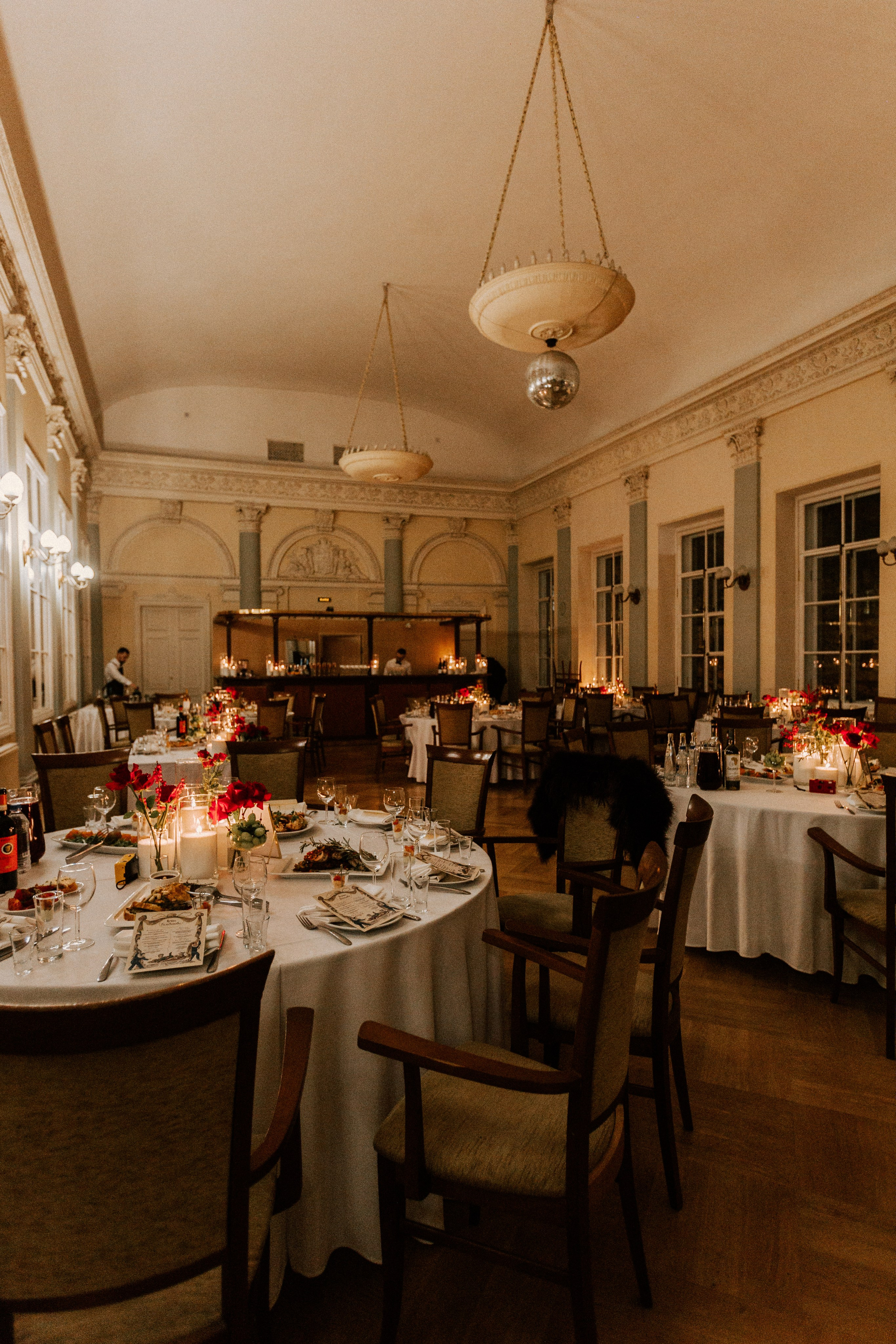 Свадебные. Честные истории о жизни города и его людях