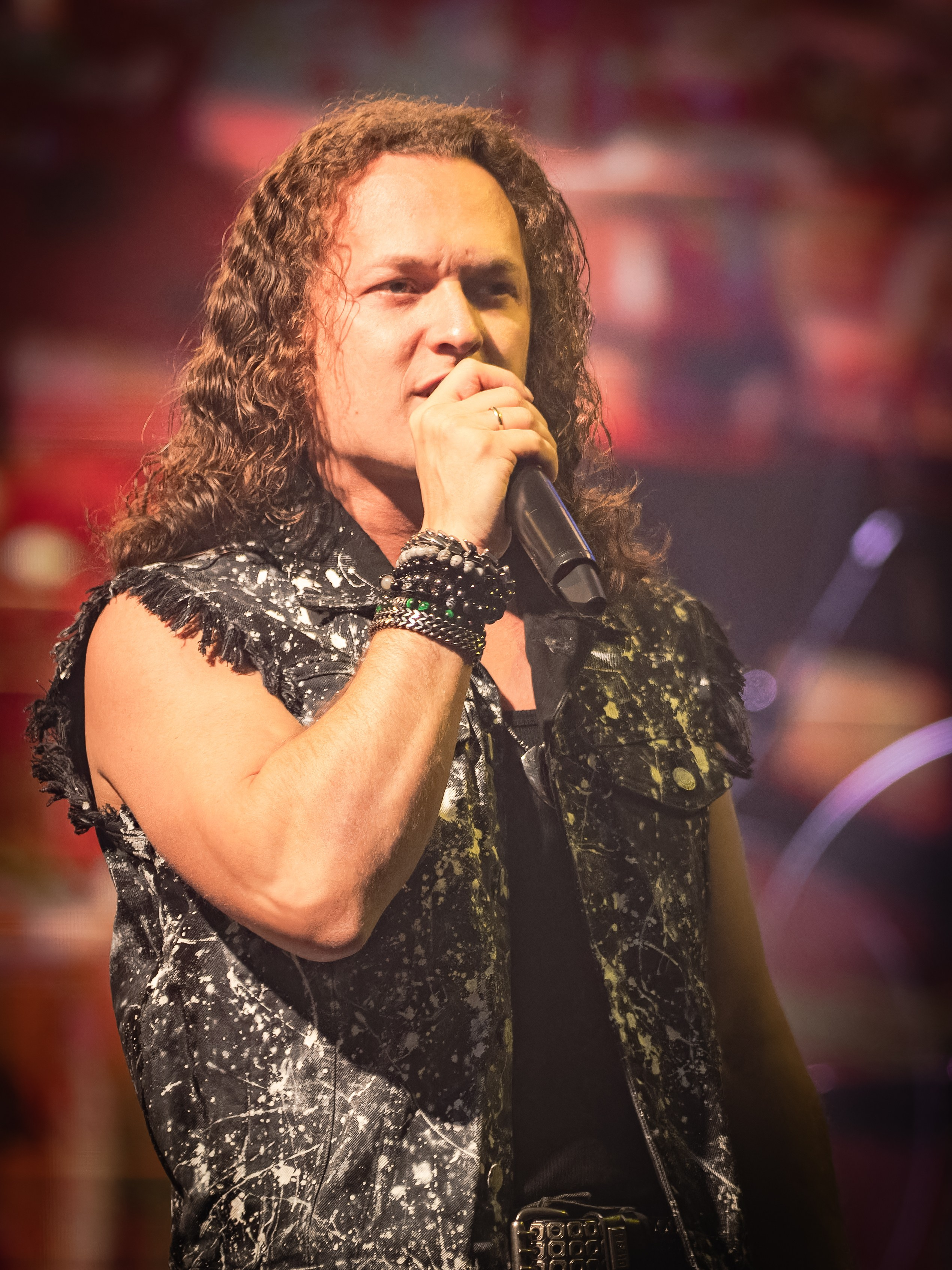 Эпидемия. Крылья Сахалина. Фотограф. г. Южно-Сахалинск. Олег Толстов