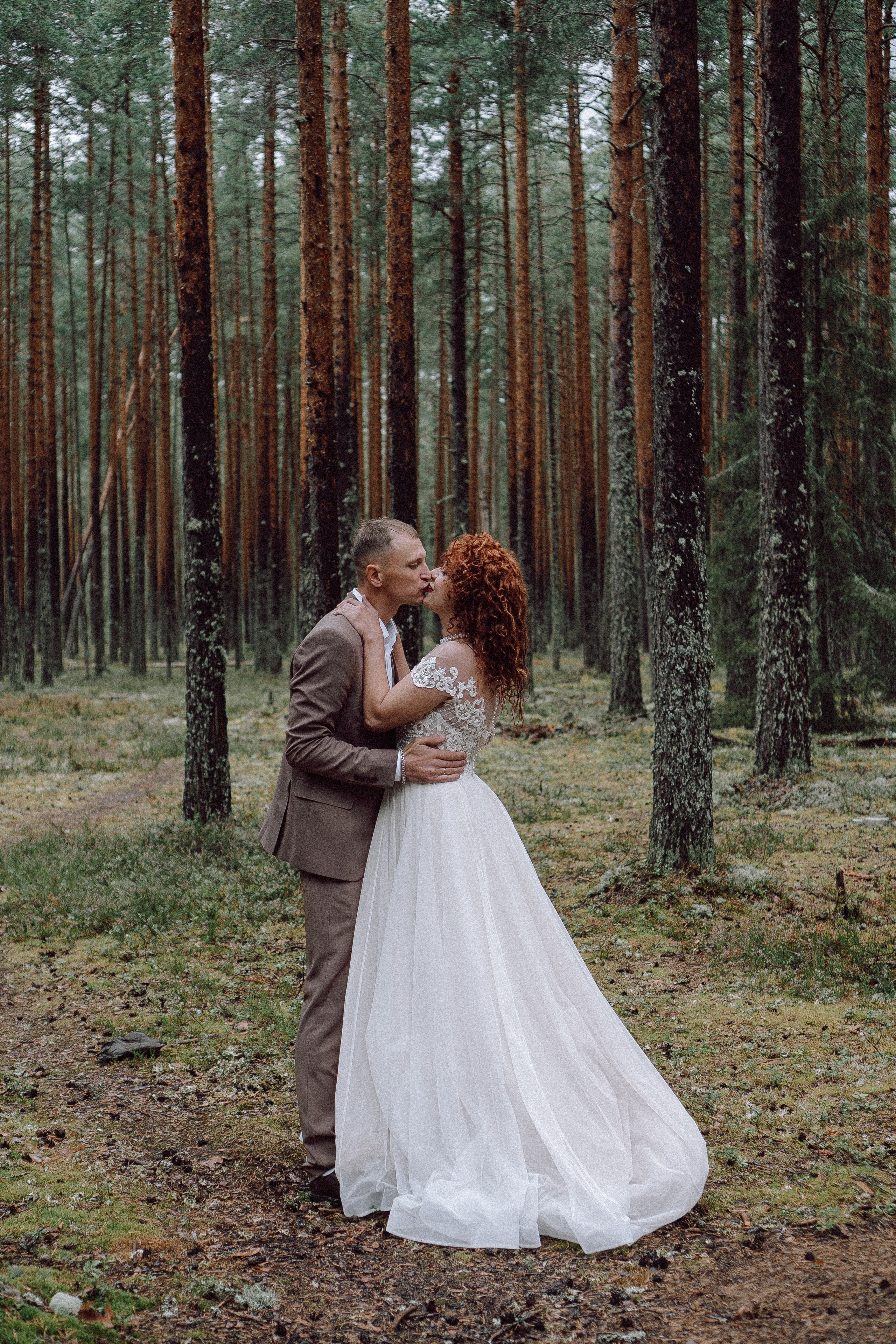 СВАДЕБНАЯ ФОТОСЕССИИЯ ПАРЫ В ГОРОДЕ ПРИОЗЕРСК В СОСНОВОМ ЛЕСУ И С ПИКАПОМ. Профессиональный фотограф, Санкт-Петербург — Виктория Богомолова
