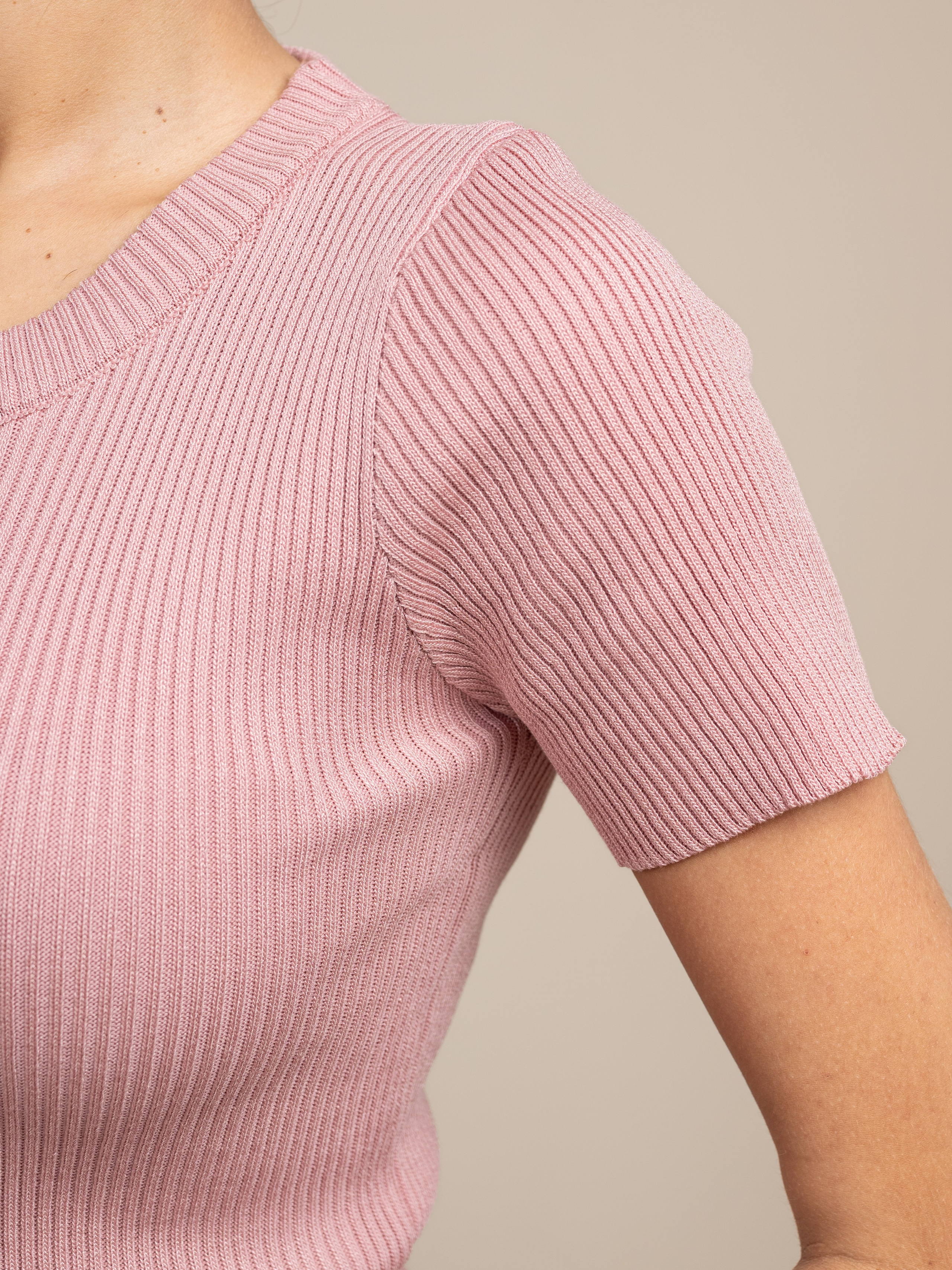 Футболки. Предметный фотограф, фото для маркетплейсов Пятигорск, КМВ