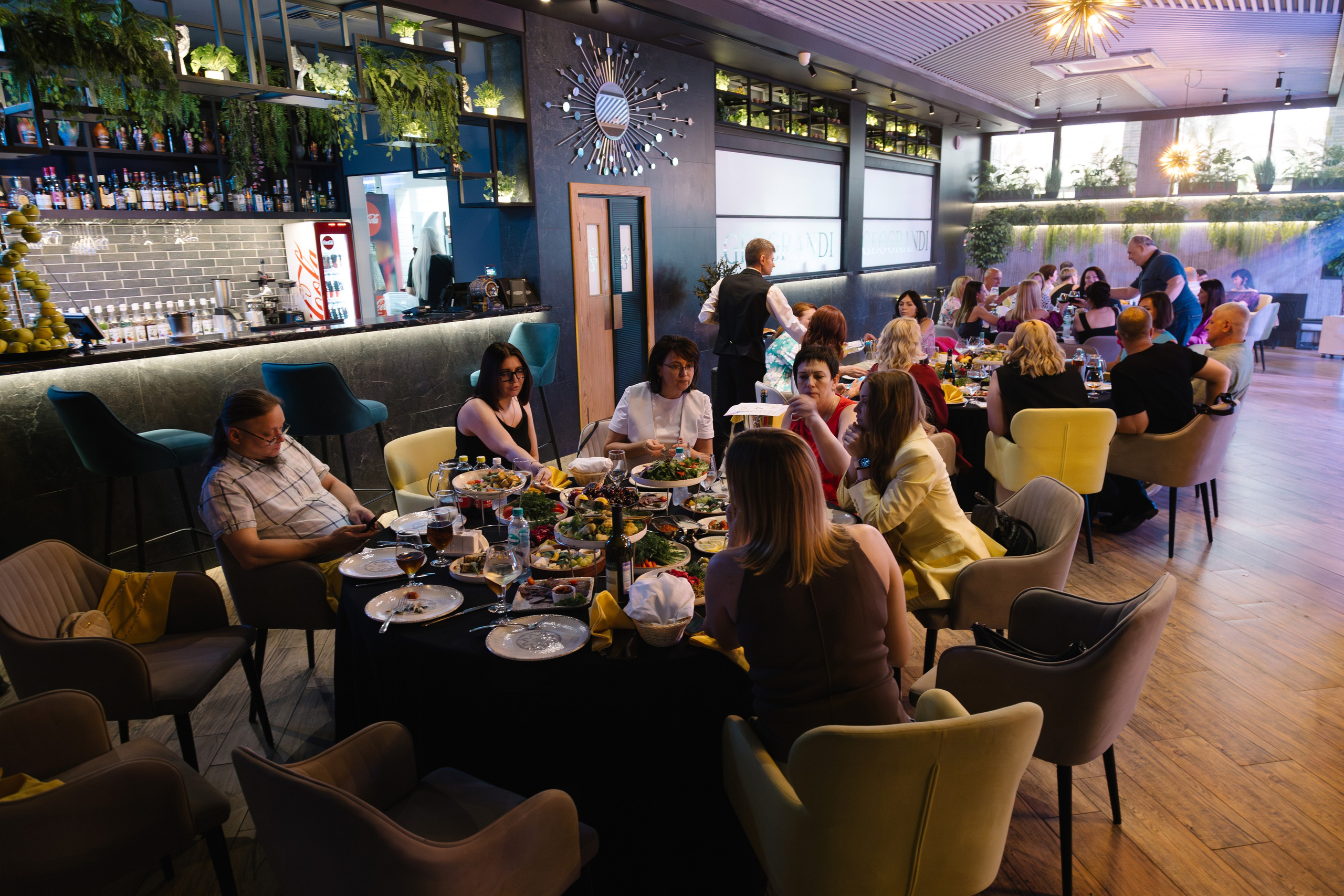 Выпускной 9В класса 2025. Артур Иликчян — Wedding & Event фотограф в Краснодаре