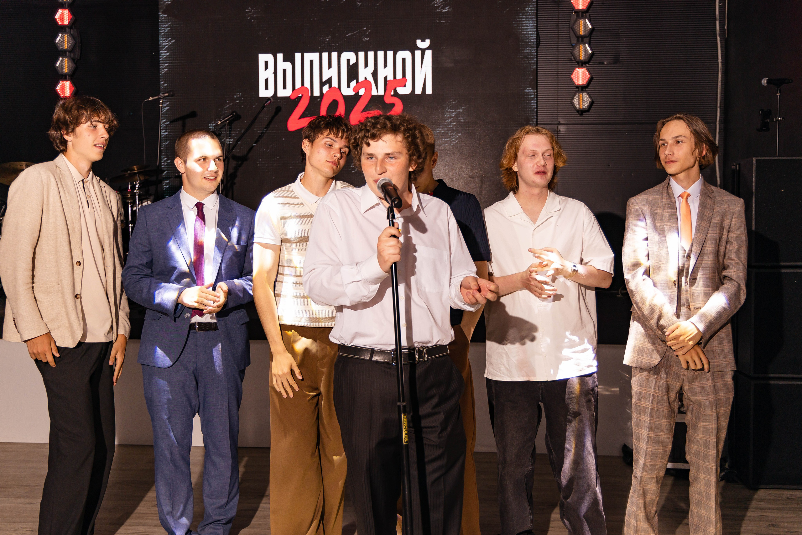 Выпускной Школа 55. Фотограф в Барнауле Юлия Яковлева