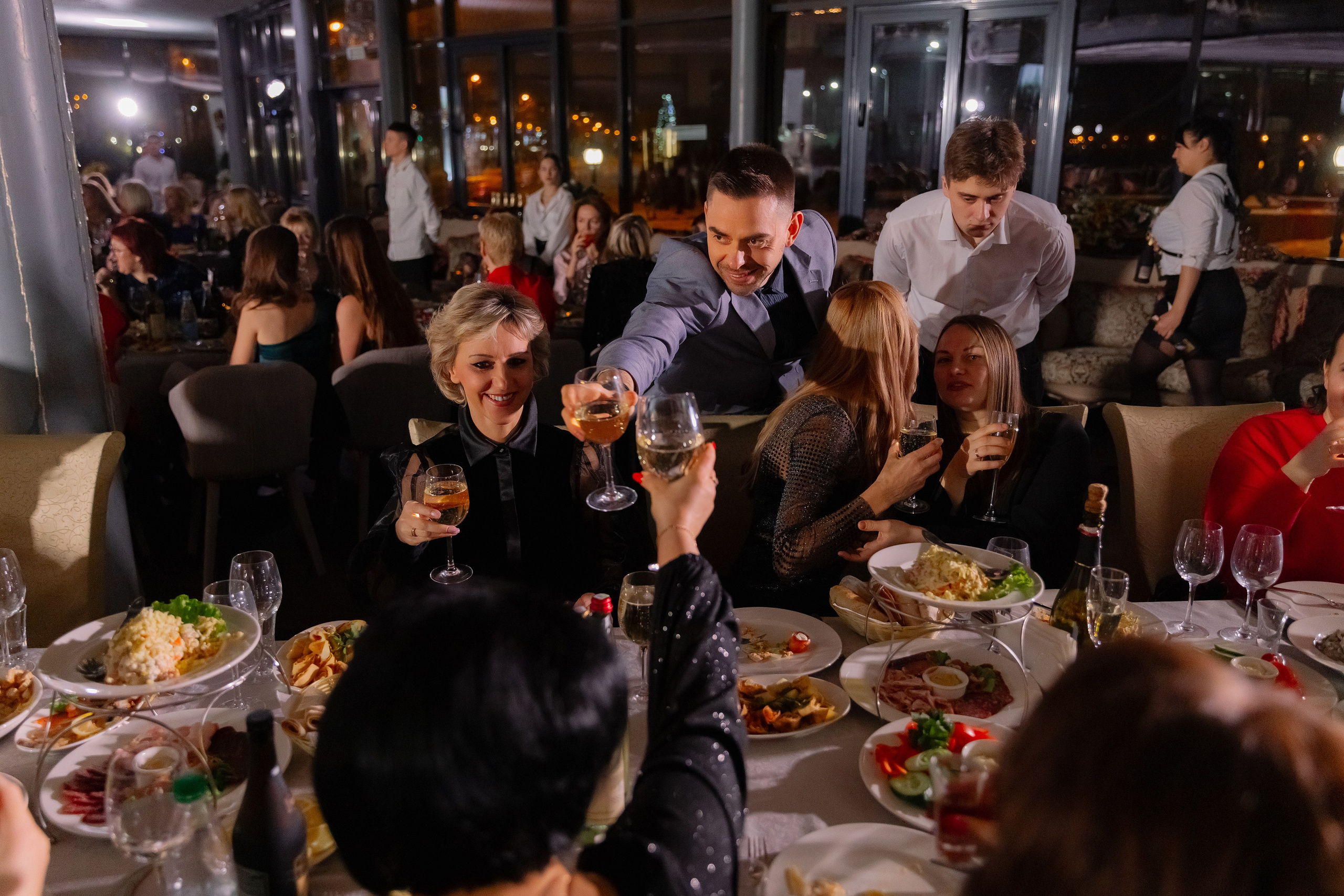 Корпоративная новогодняя фотосъемка для BELARUSBANK в Ресторане «Урарту». Свадебный фотограф в Минске/Беларуси Сергей Спиридонов