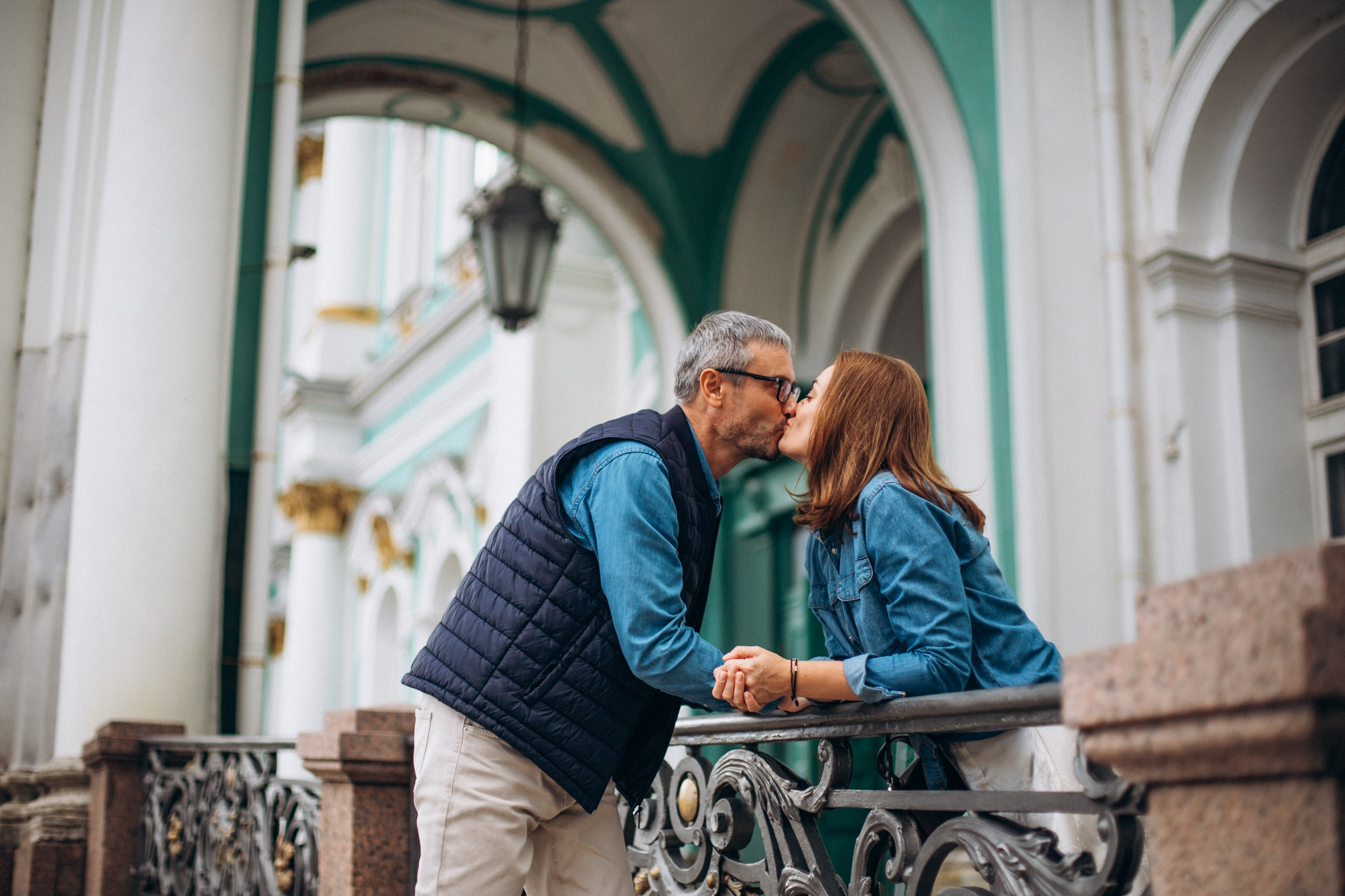 Анна с семьей в августе. Фотопрогулка в Петербурге. Индивидуальный и семейный фотограф в Санкт-Петербурге