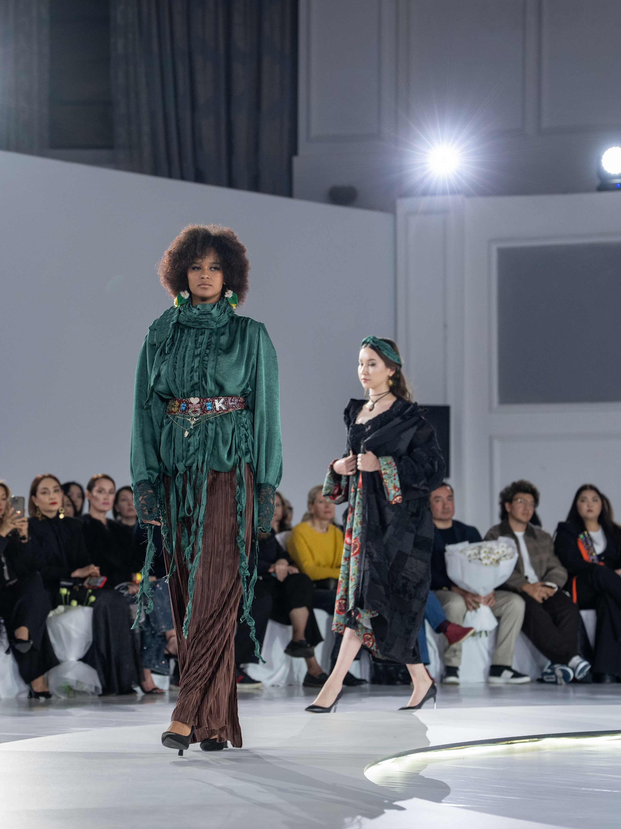 Дизайнер Kharchi. Сайт Алматинского НЮ АРТ, будуар и фэшн фотографа Дениса Карпенко