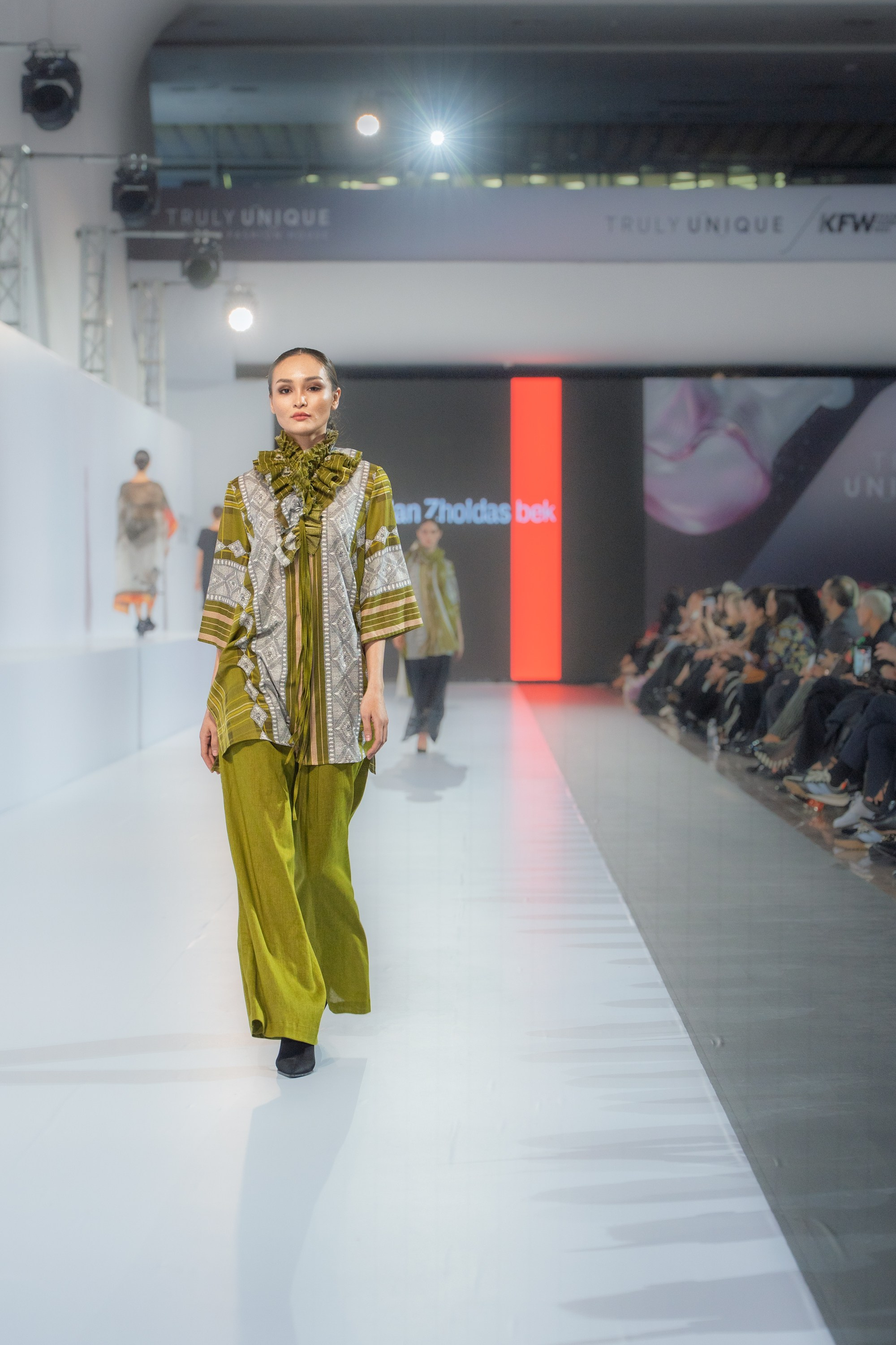 Yerlan Zholdasbek. Сайт Алматинского НЮ АРТ, будуар и фэшн фотографа Дениса Карпенко