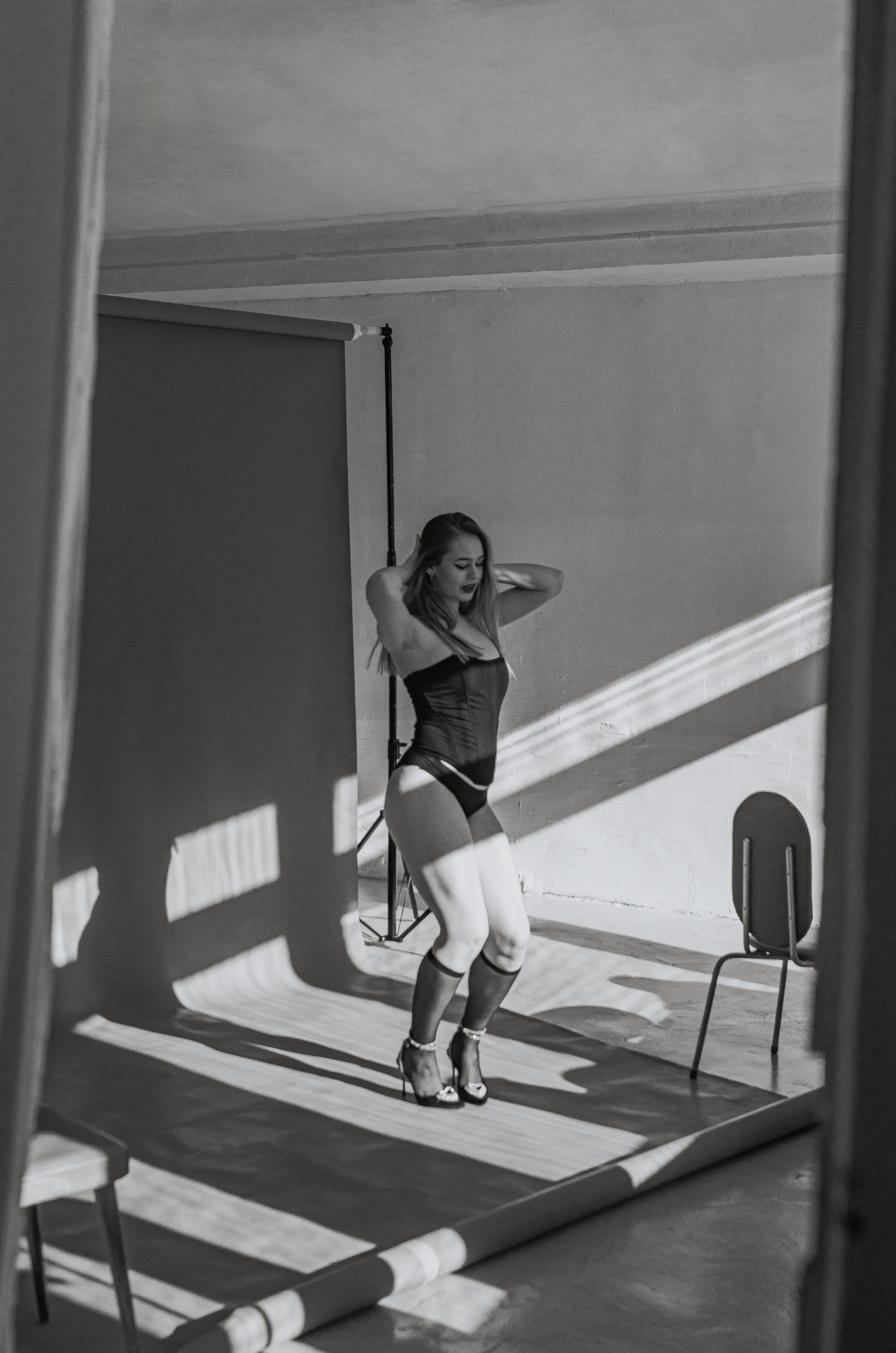 Женская фотосессия в стиле минимализм. Денисова Аля — фотограф для парных съемок и индивидуальных историй в Барнауле