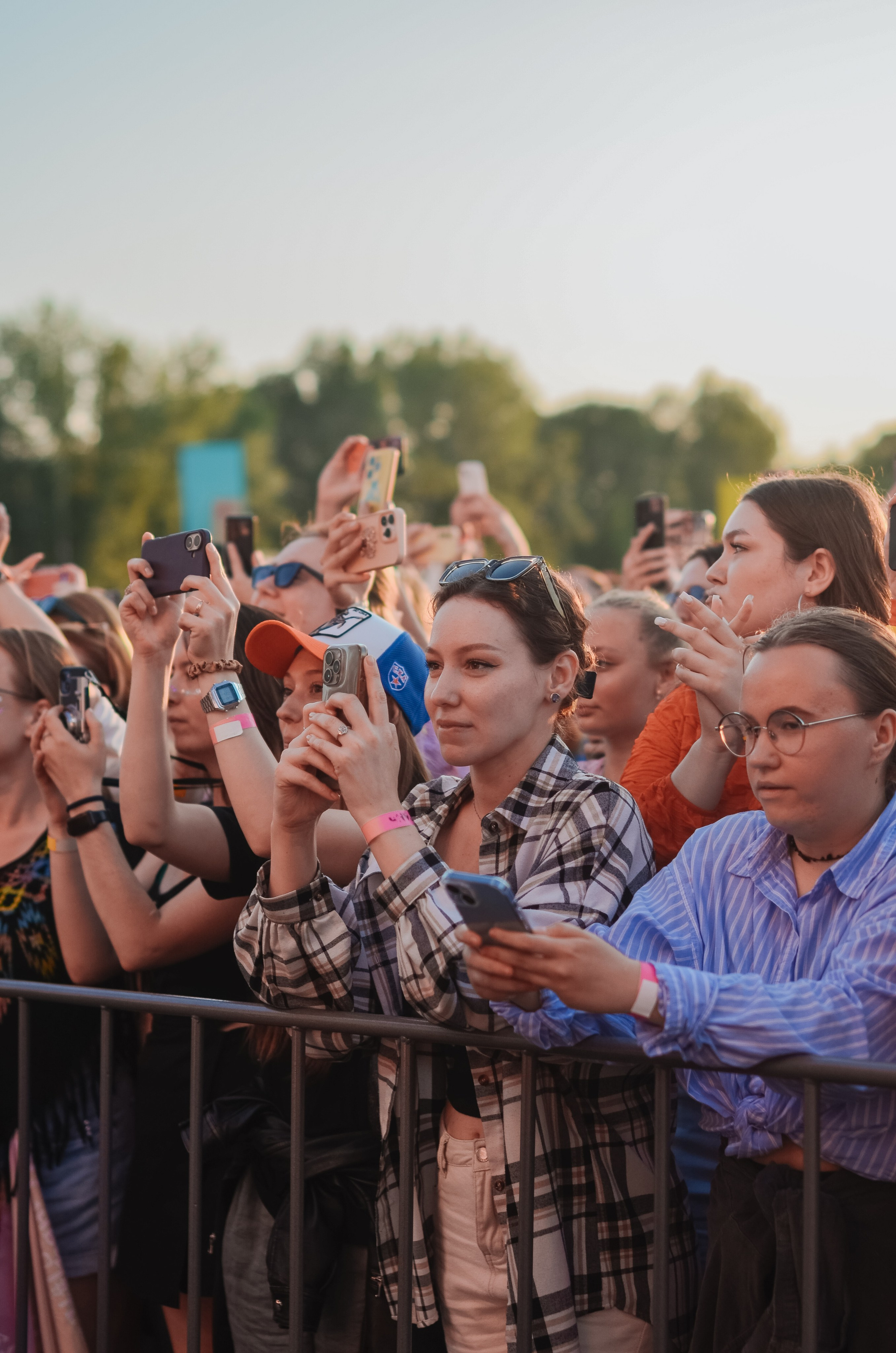 Фестиваль «Грань» 2025. Спортивная площадка. Денисова Аля — фотограф для парных съемок и индивидуальных историй в Барнауле