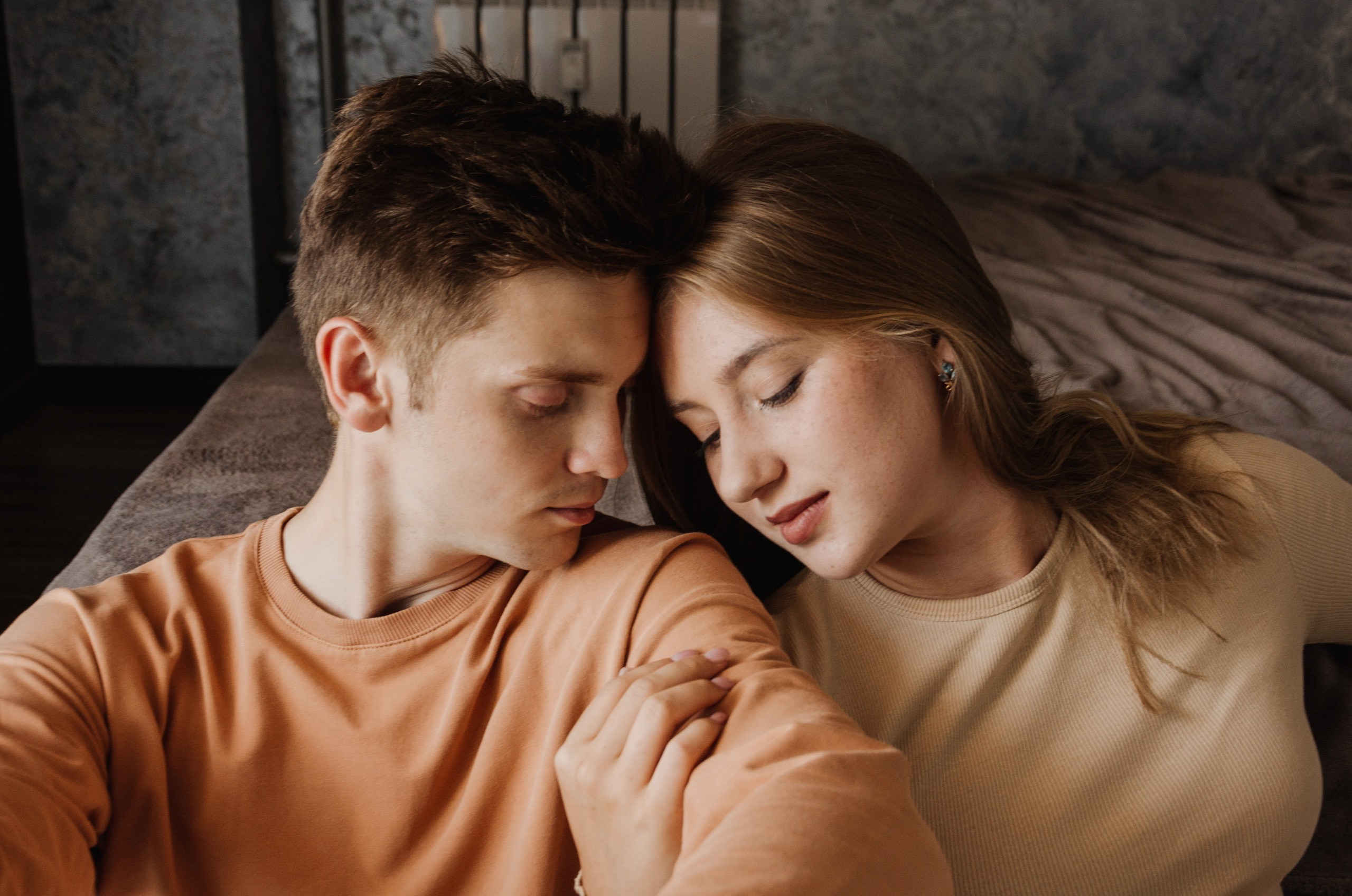 Love Story в квартире. Денисова Аля — фотограф для парных съемок и индивидуальных историй в Барнауле