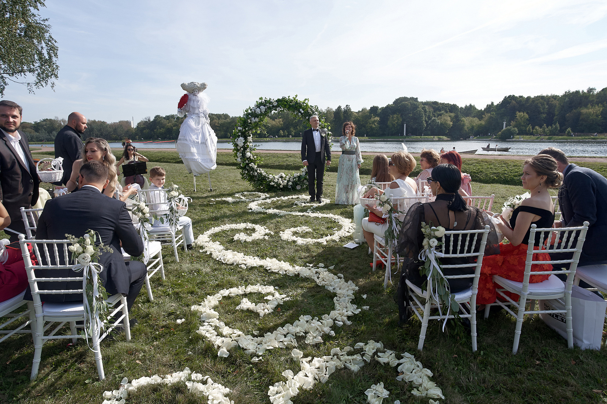 Свадебная фотосъемка в  усадьбе Кусково. Свадебный фотограф в Москве  Сергей Гаварос. Инстаграм @gavaros