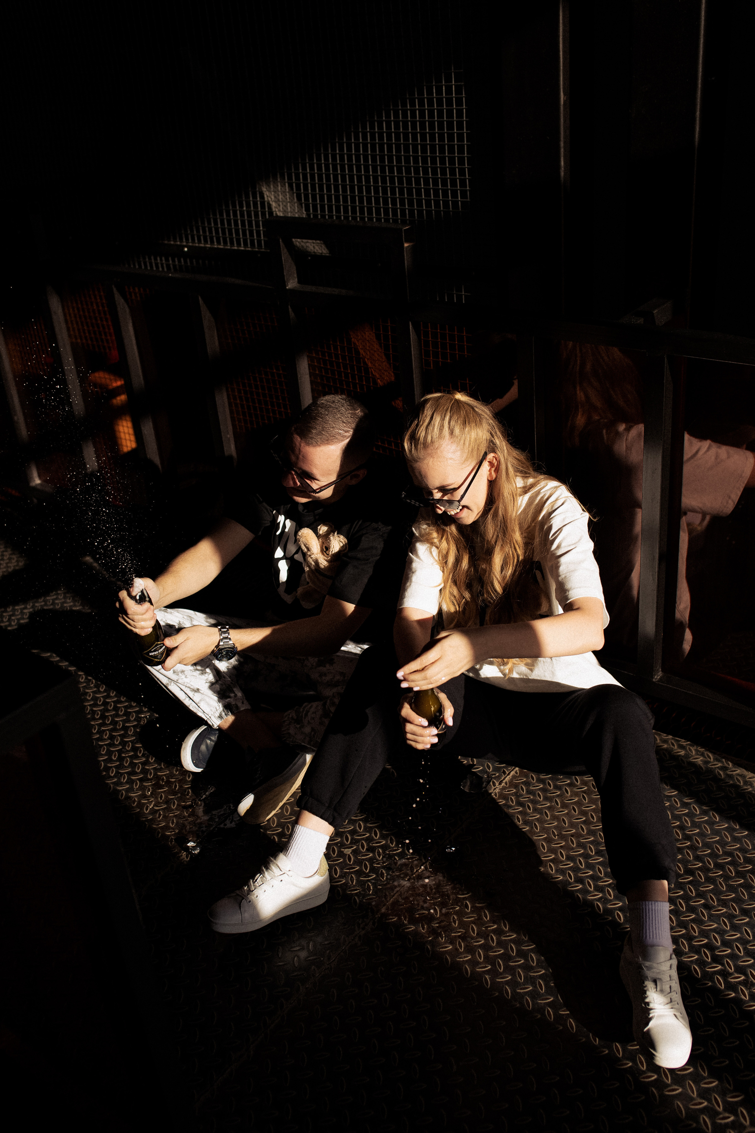 Как насчет брызг шампанского на свадебной лавстори?