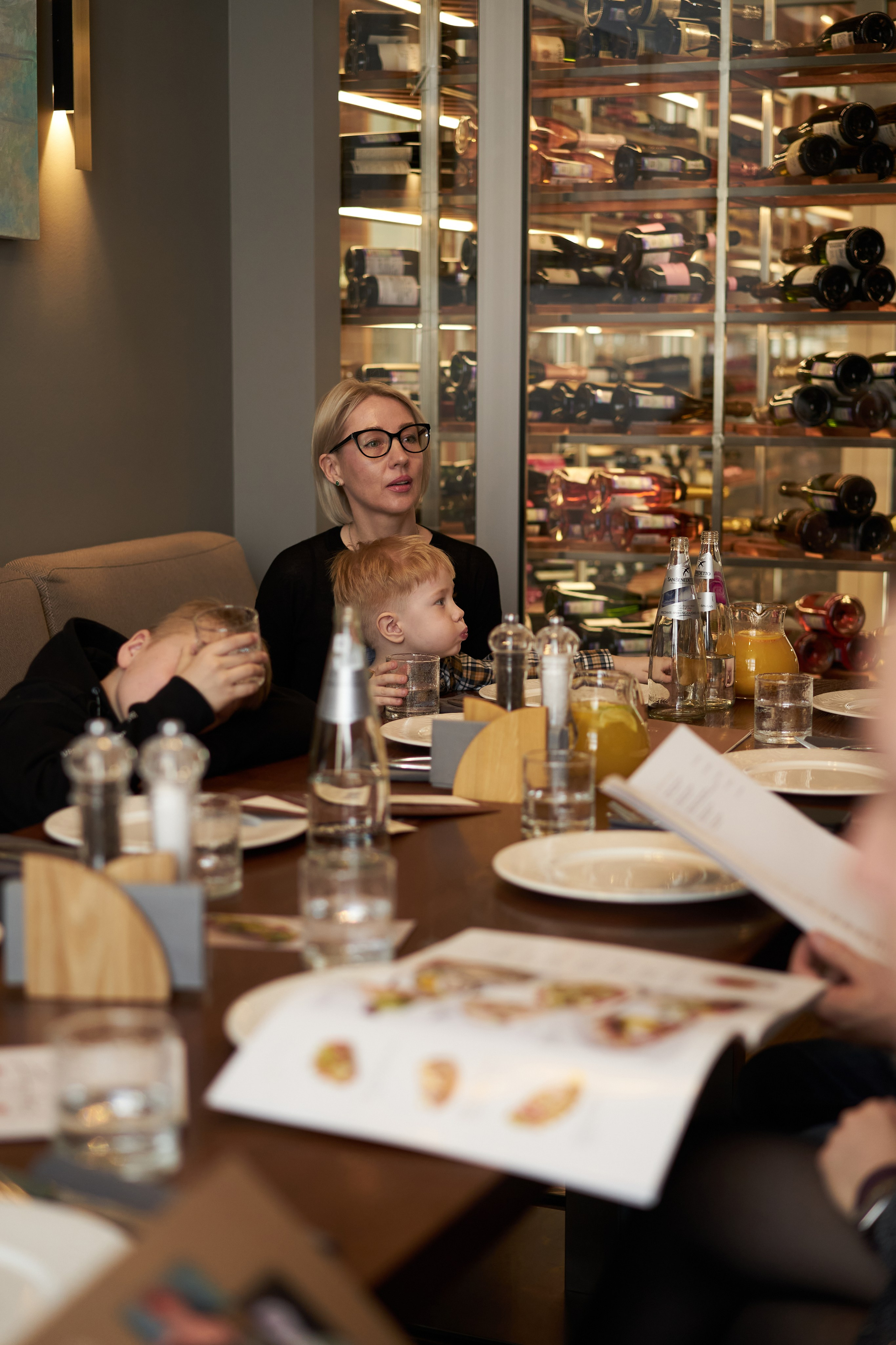 Репортажная съемка торжества в ресторане. Фотограф Екатеринбург Кокшарова Александра