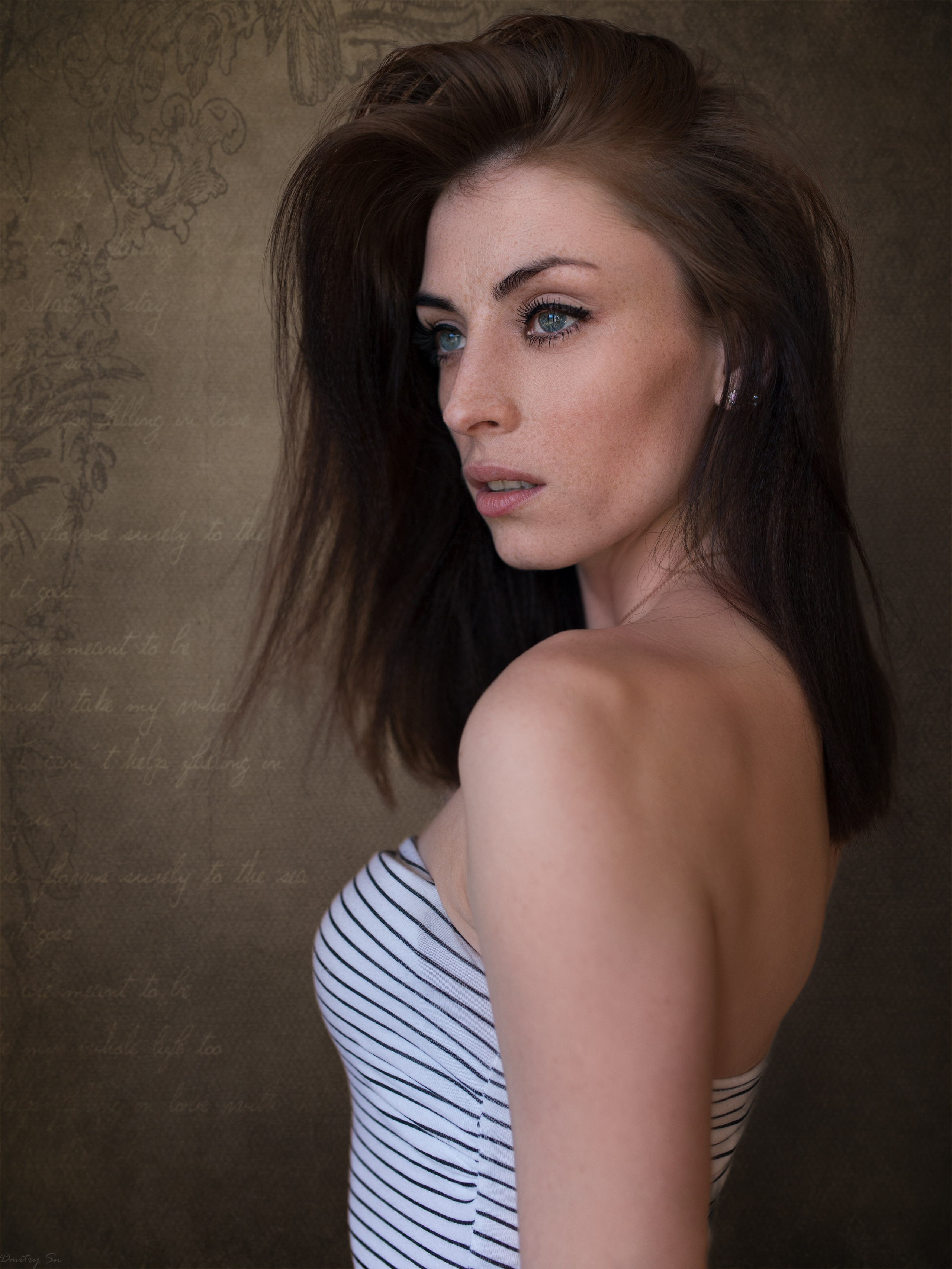 Портреты с Надеждой у окна для «себя»