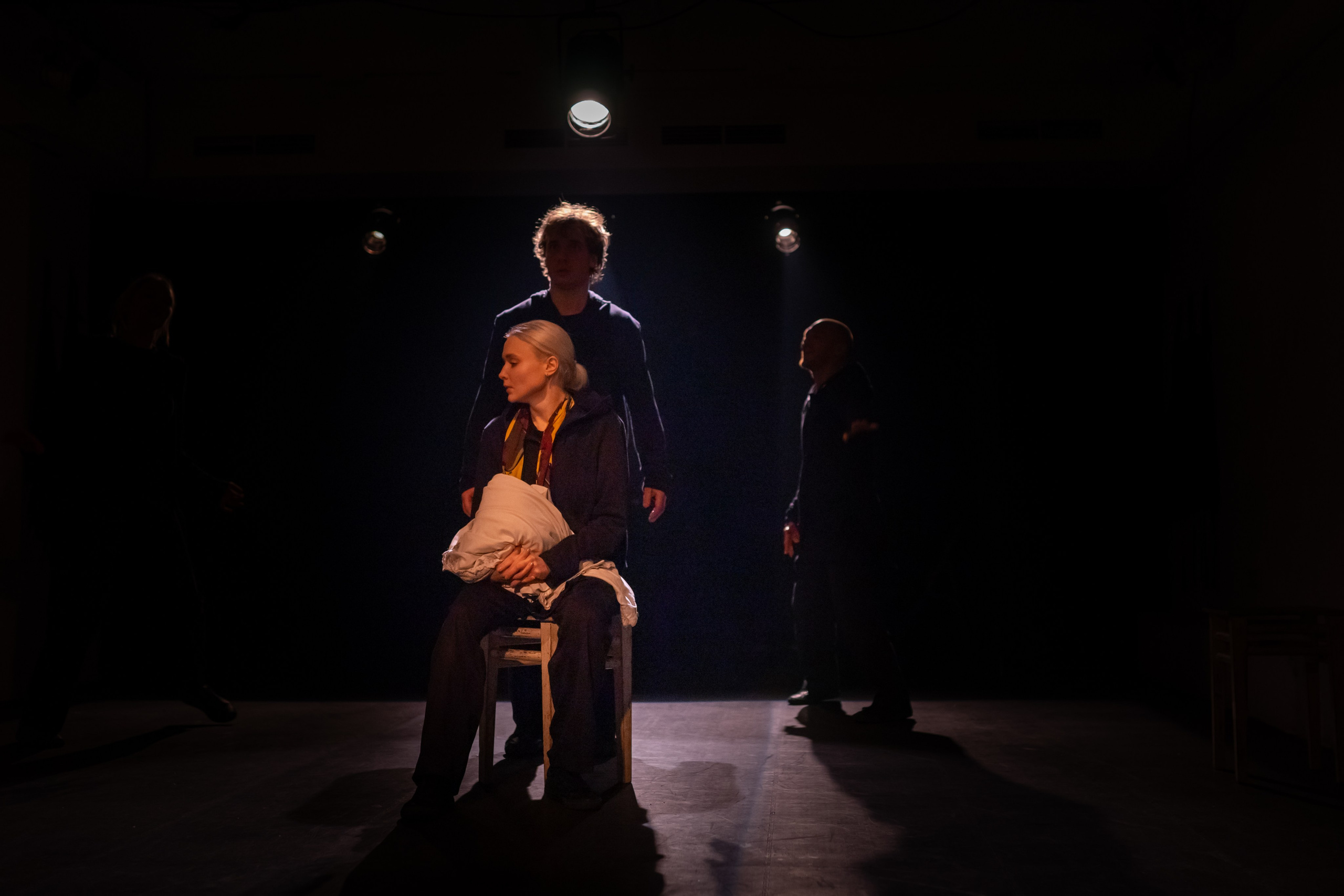 Преступление и наказание. Фотограф Нинель Гюрсой, г. Москва