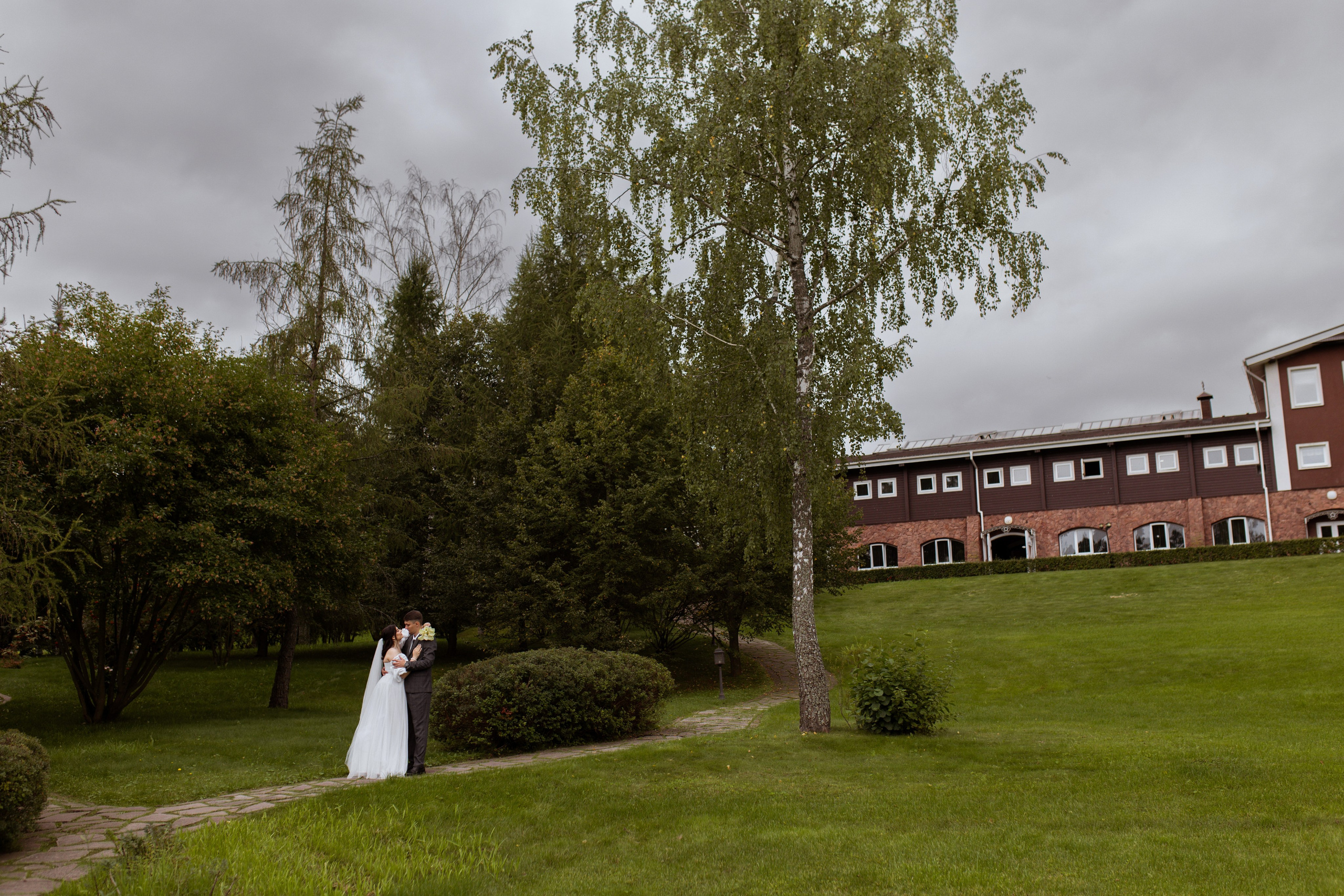 Тёплая августовская прогулка Вики и Саши. Свадебный фотограф Елена Рубцова