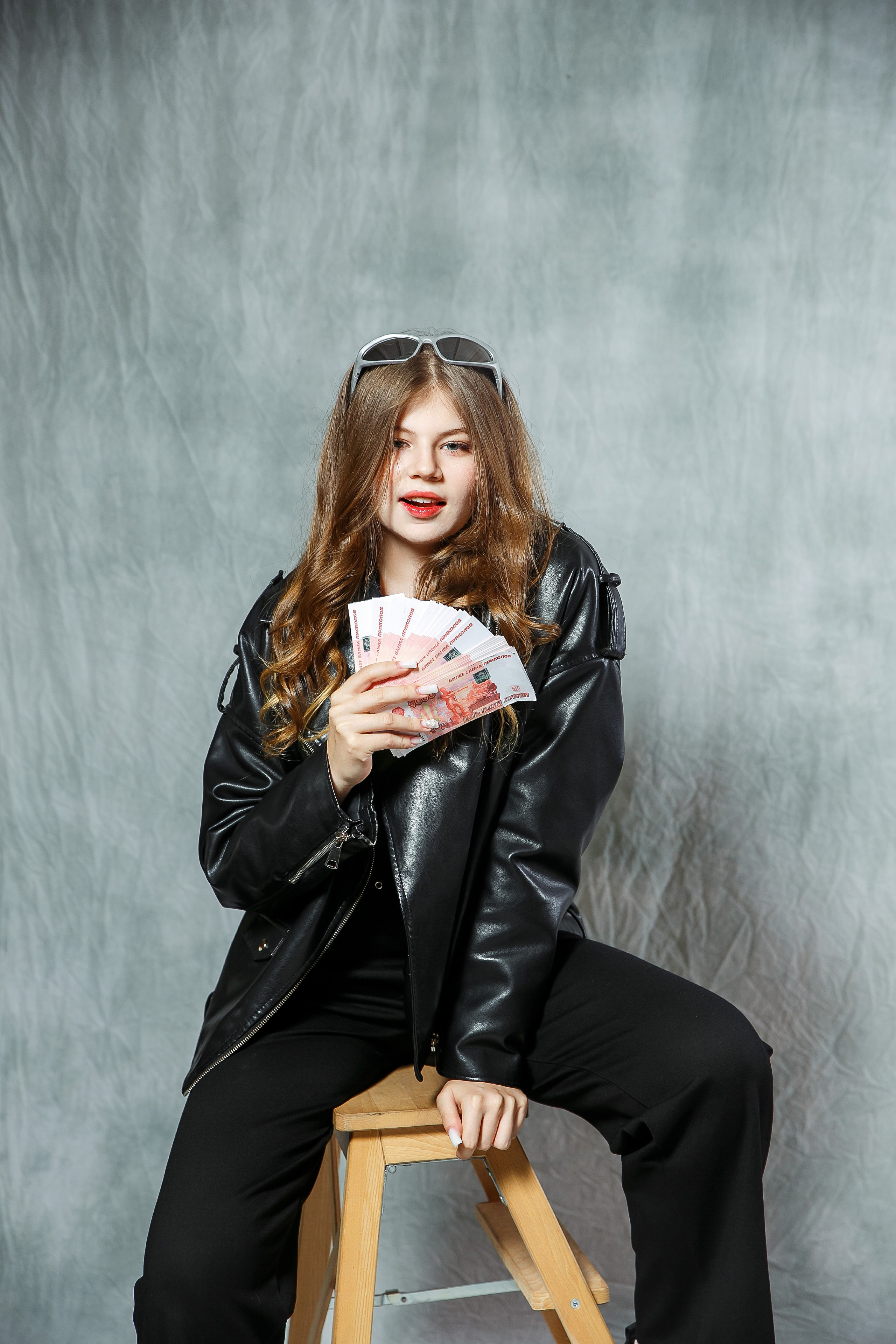 ОДНОТОННЫЙ ФОТОФОН. Выпускные альбомы в Донецке и ДНР. Фотограф Донецк и ДНР