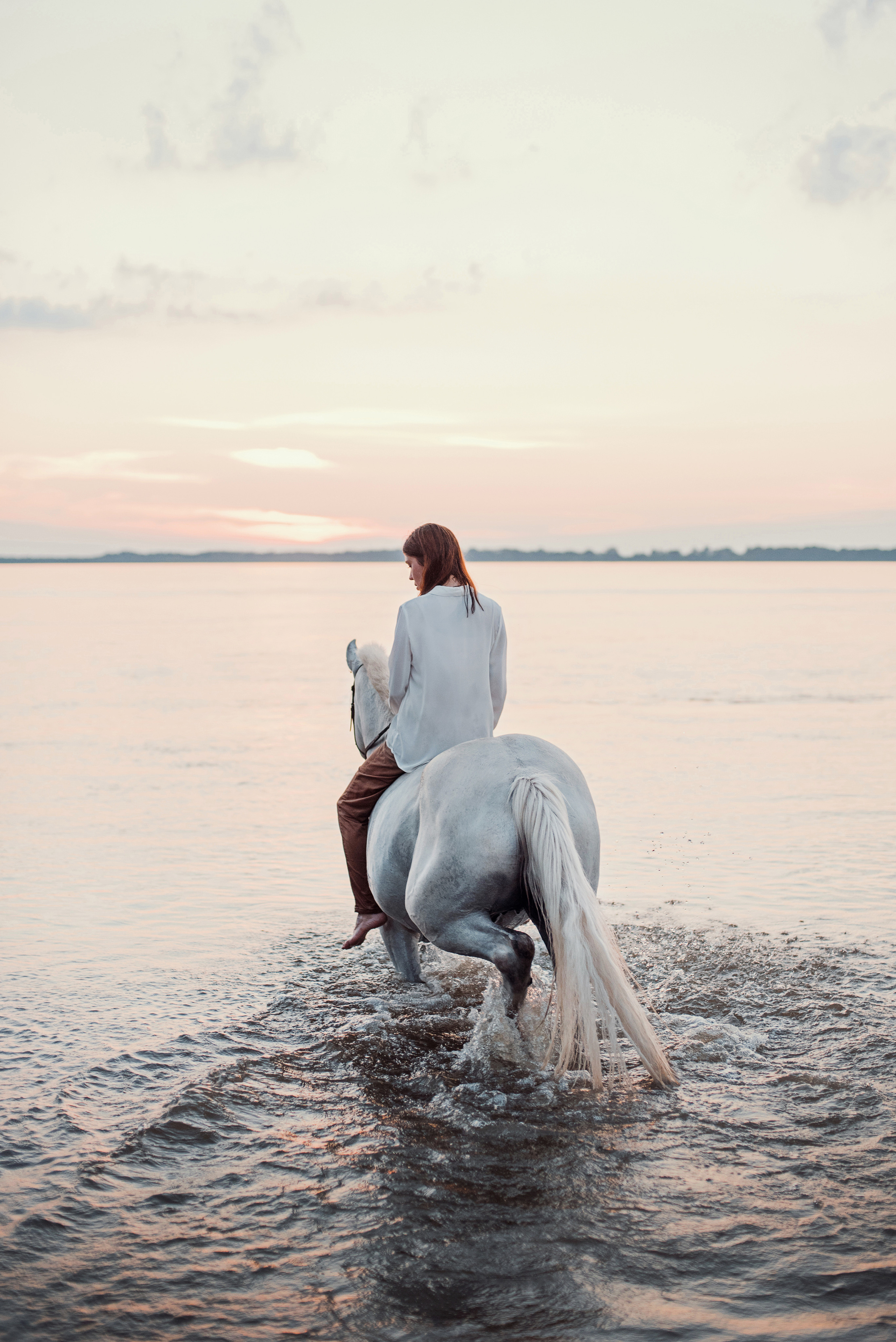 Конное: Лера и Злата на берегу. Портфолио