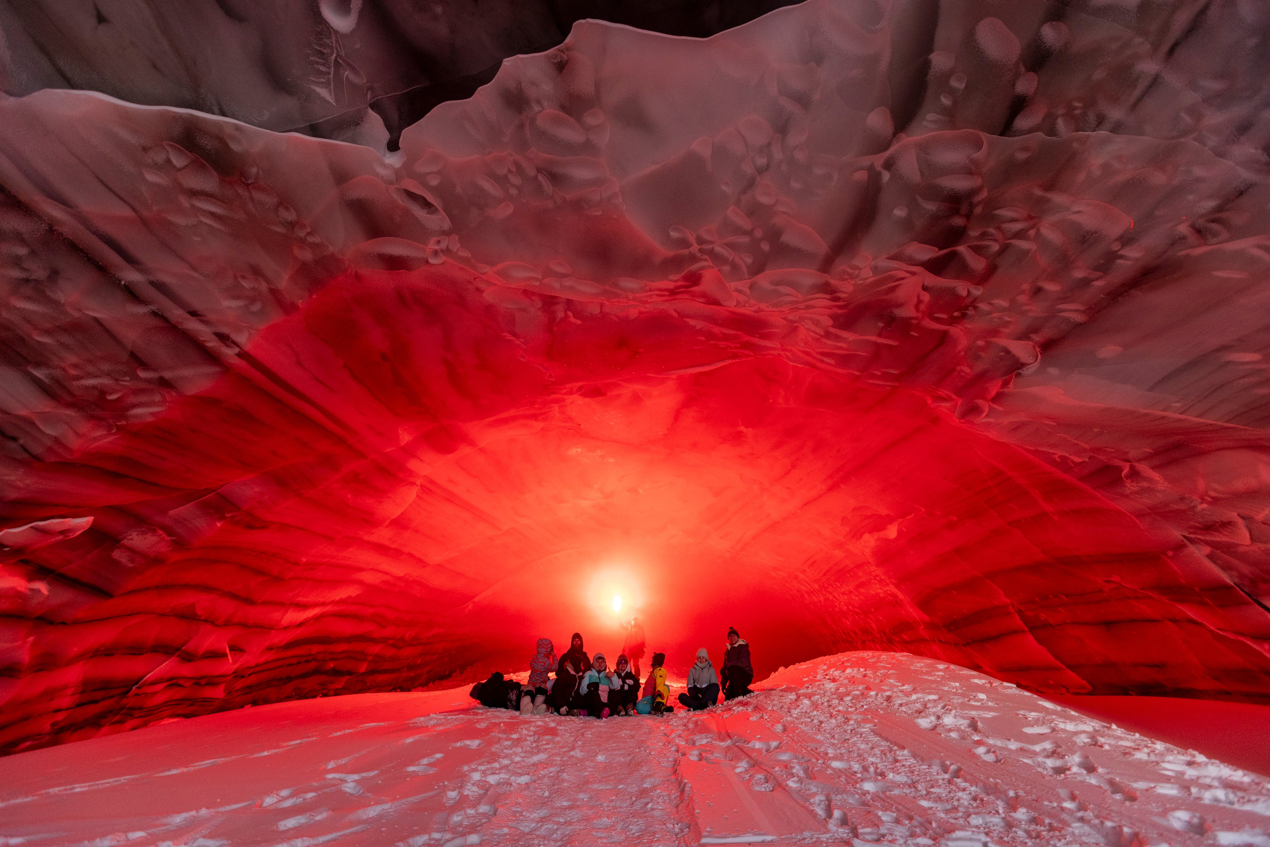 Вездеходный тур на Мутновский вулкан — кальдера вулкана, фумаролы, замерзший водопад. Время Камчатки: чтобы найти свой путь, нужно скорость умножить на время