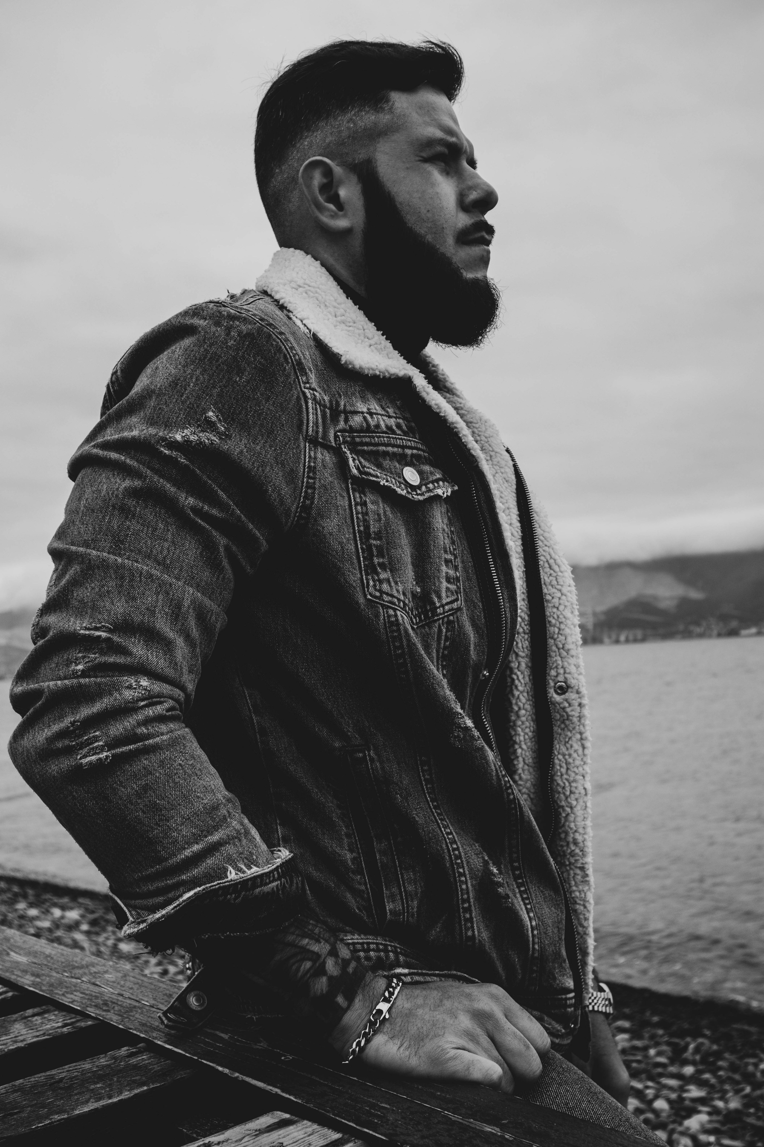 О. Уличный фотограф Города N