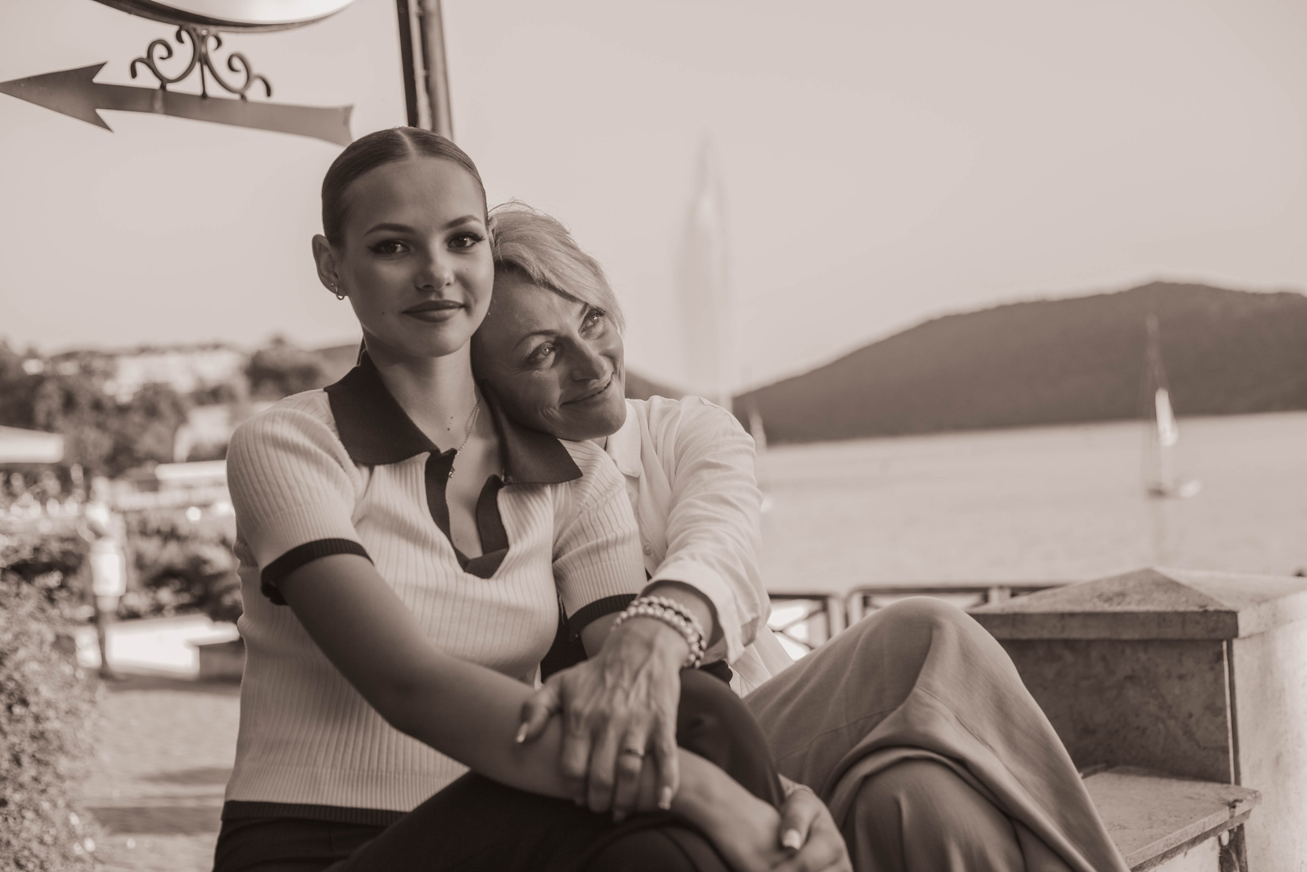 Абрау. Уличный фотограф Города N