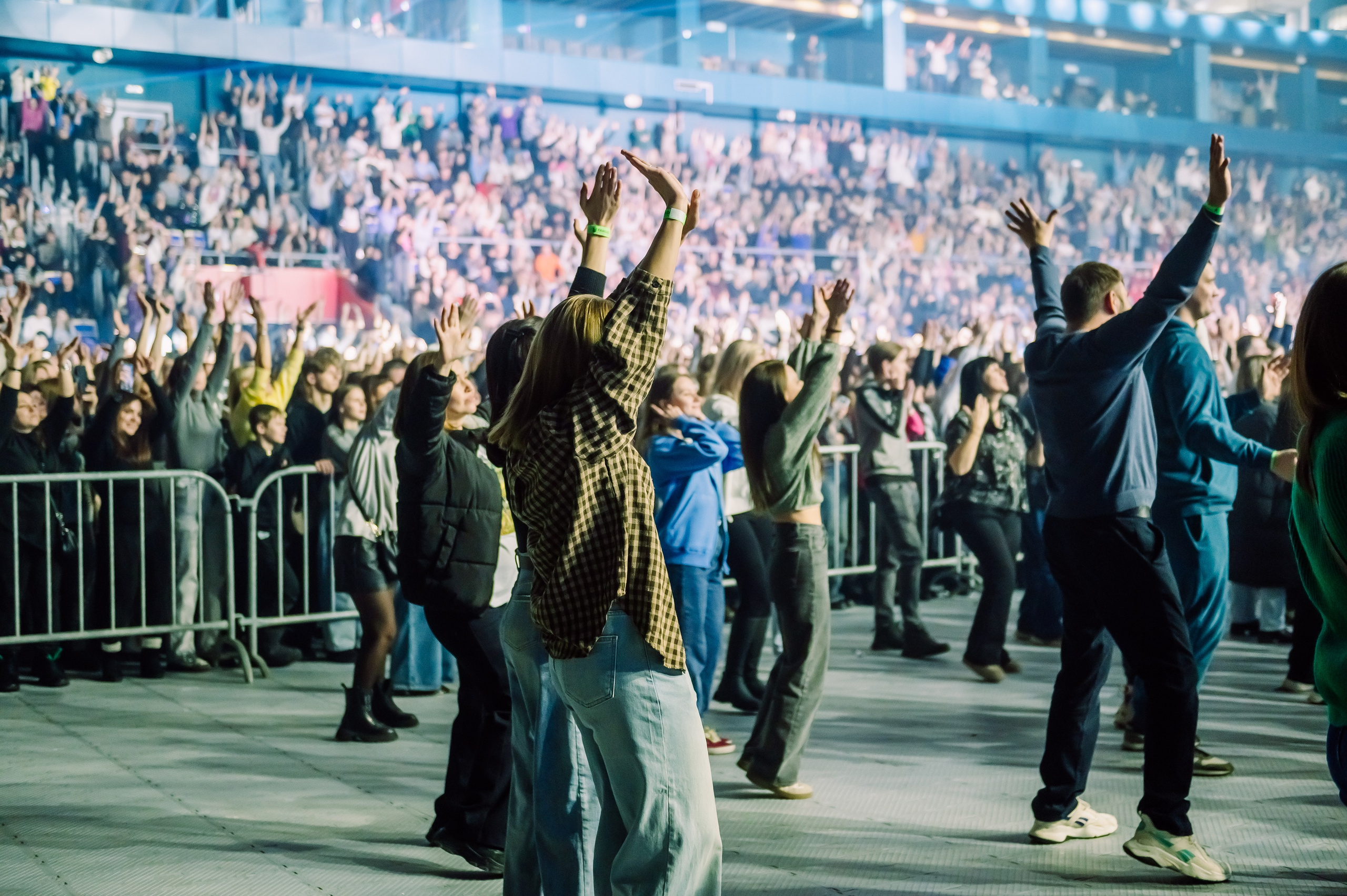 Руки вверх в Ледовом Дворце 15.11.2025. Детский фотограф, семейный фотограф и репортажи в Кемерово