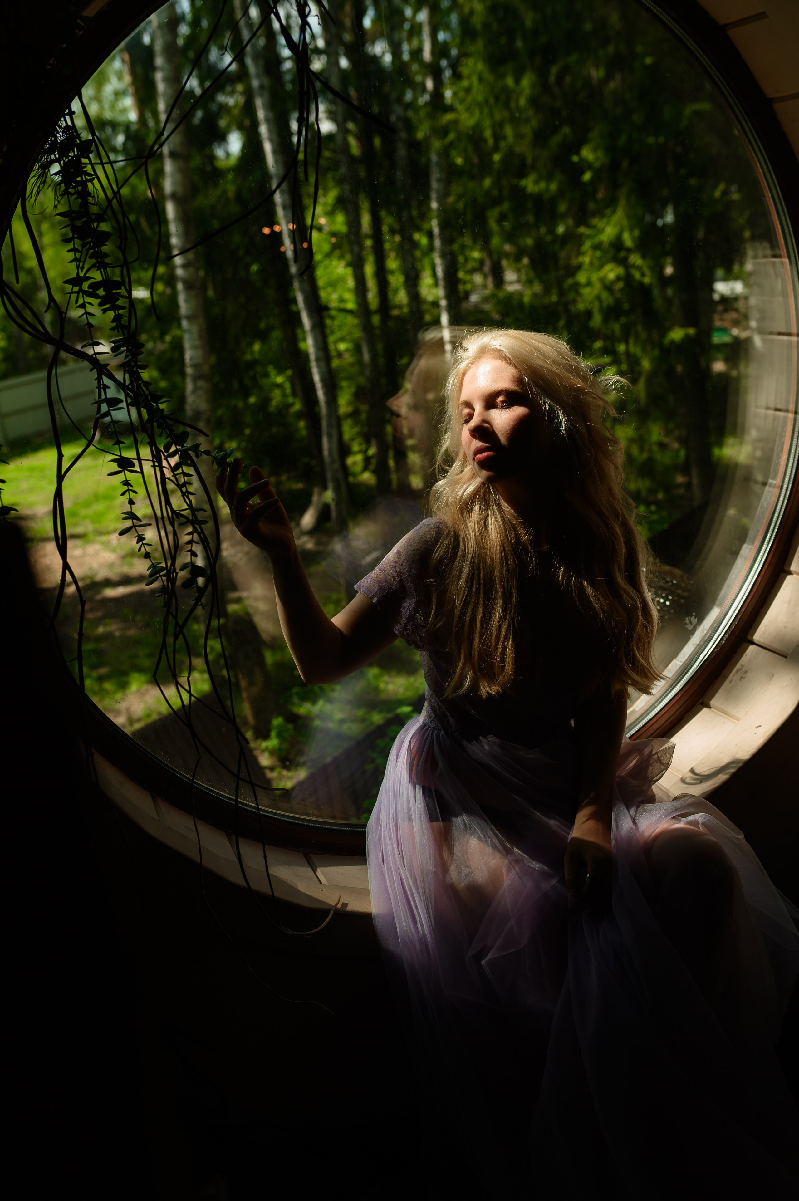 Катя. Заброшенный чердак. Фотограф Марина Росси