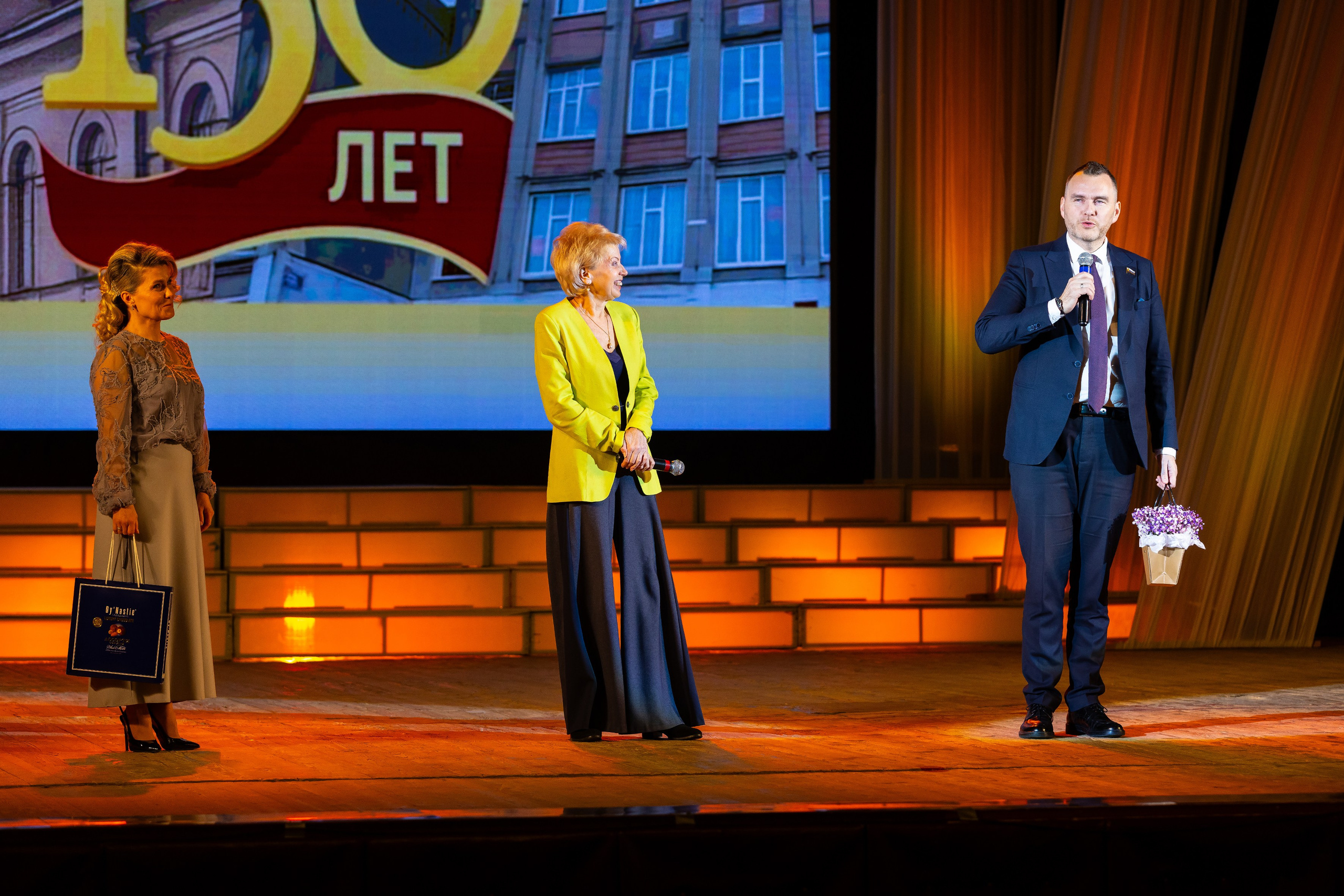 Юбилей первой школы города Рыбинска. Главная