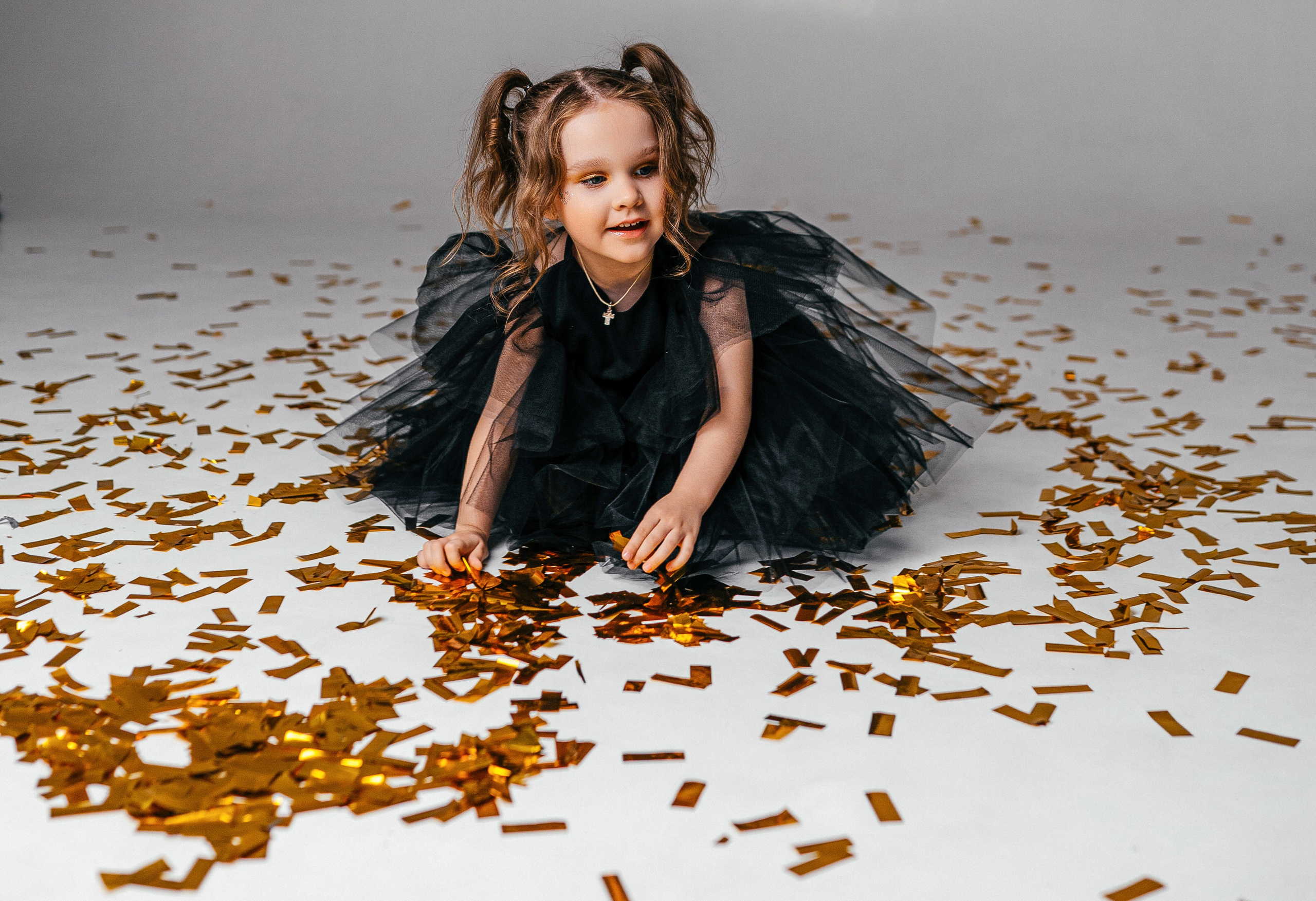 Фотосессия для девочки в платье. Фотограф Ким Наталья в Красноярске