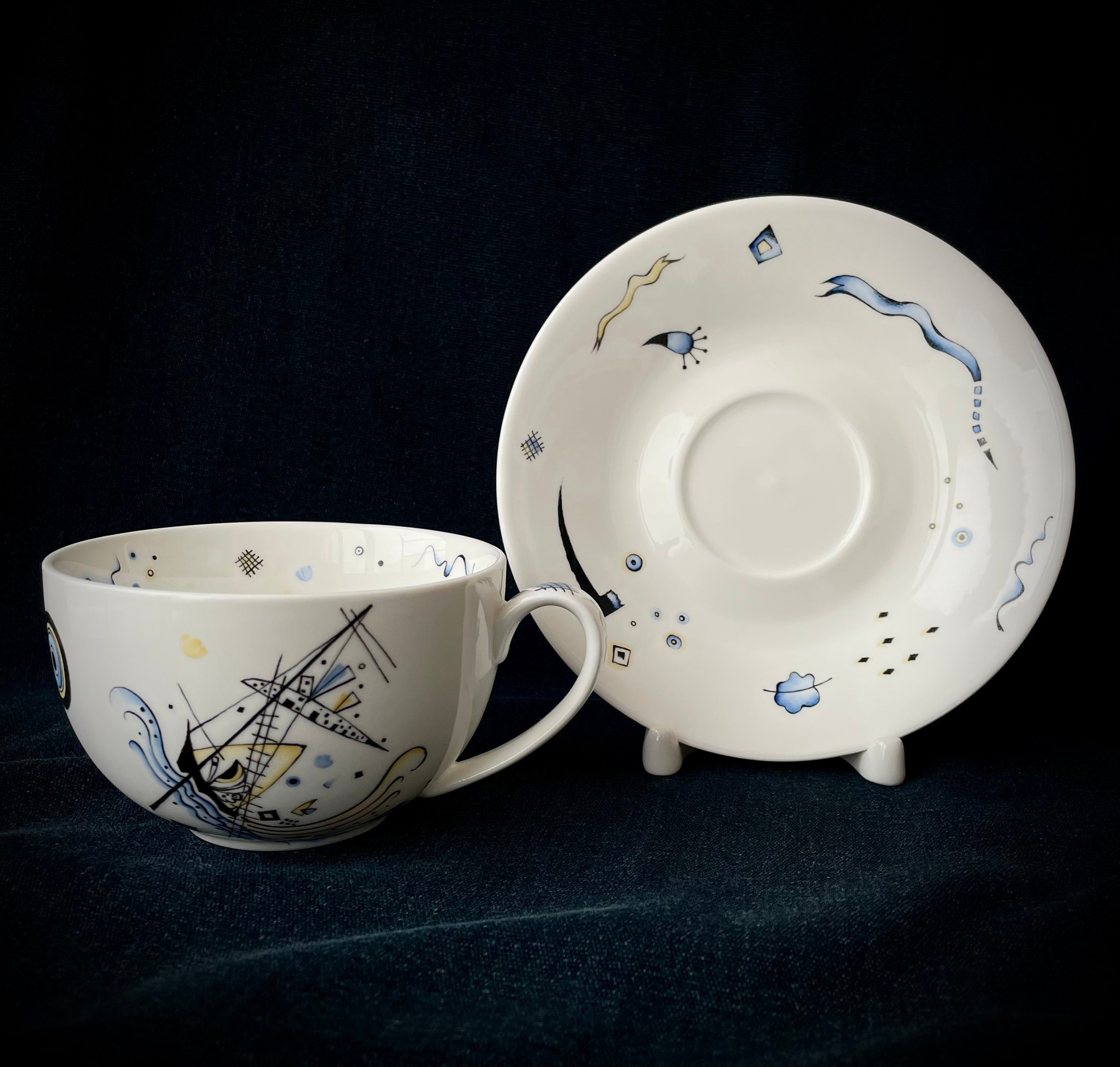 Чайная пара «Василий Кандинский. Морское сражение». Роспись фарфора в Санкт-Петербурге.