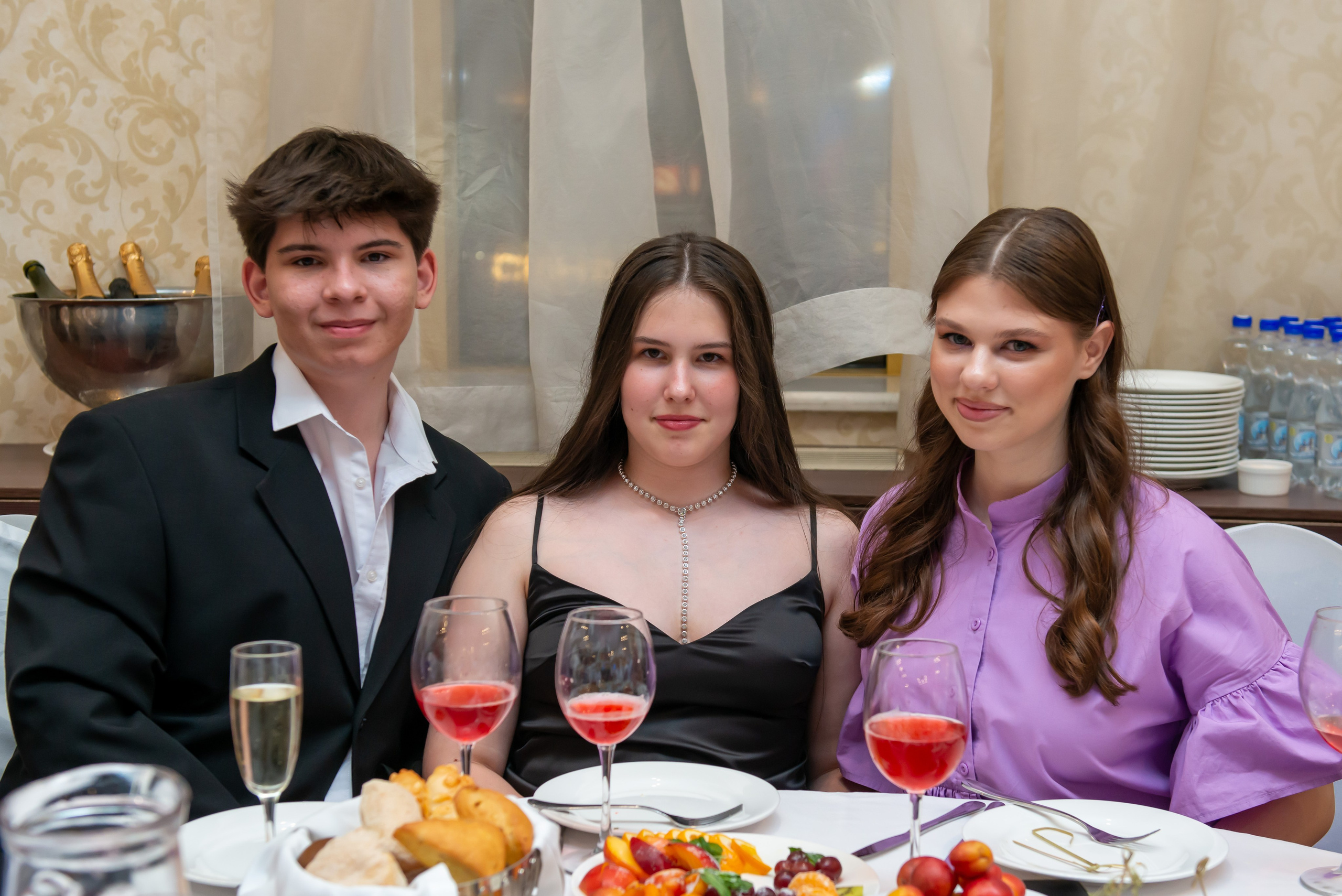 Выпускной вечер в гимназии № 37, ресторан La Ronde