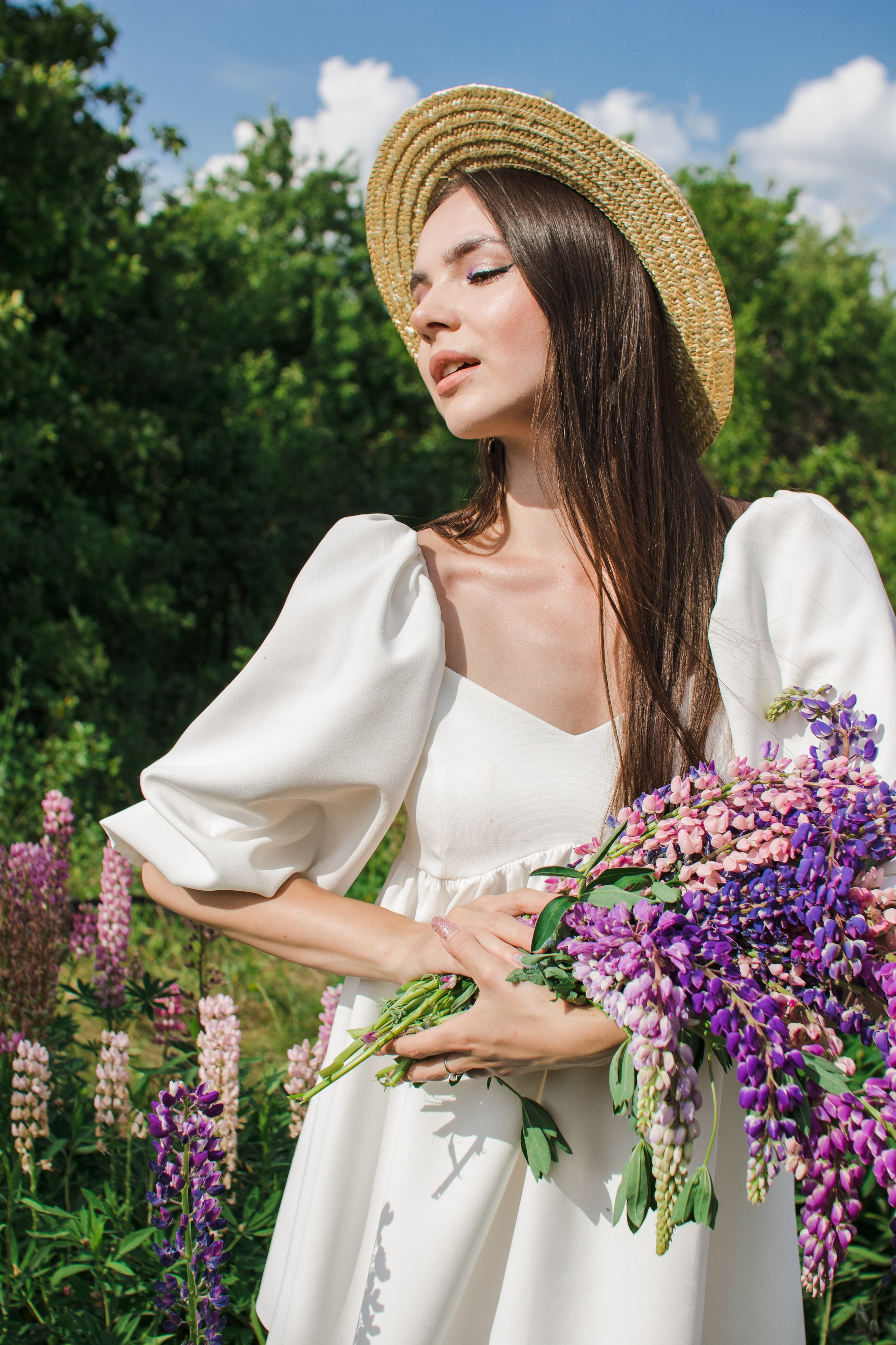 Девушках в люпинах