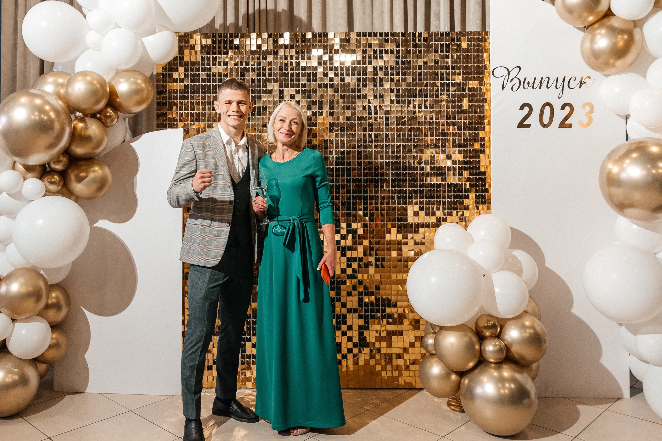 2023-06-23 Выпускной МБОУ СОШ № 10. Фотограф в Красноярске