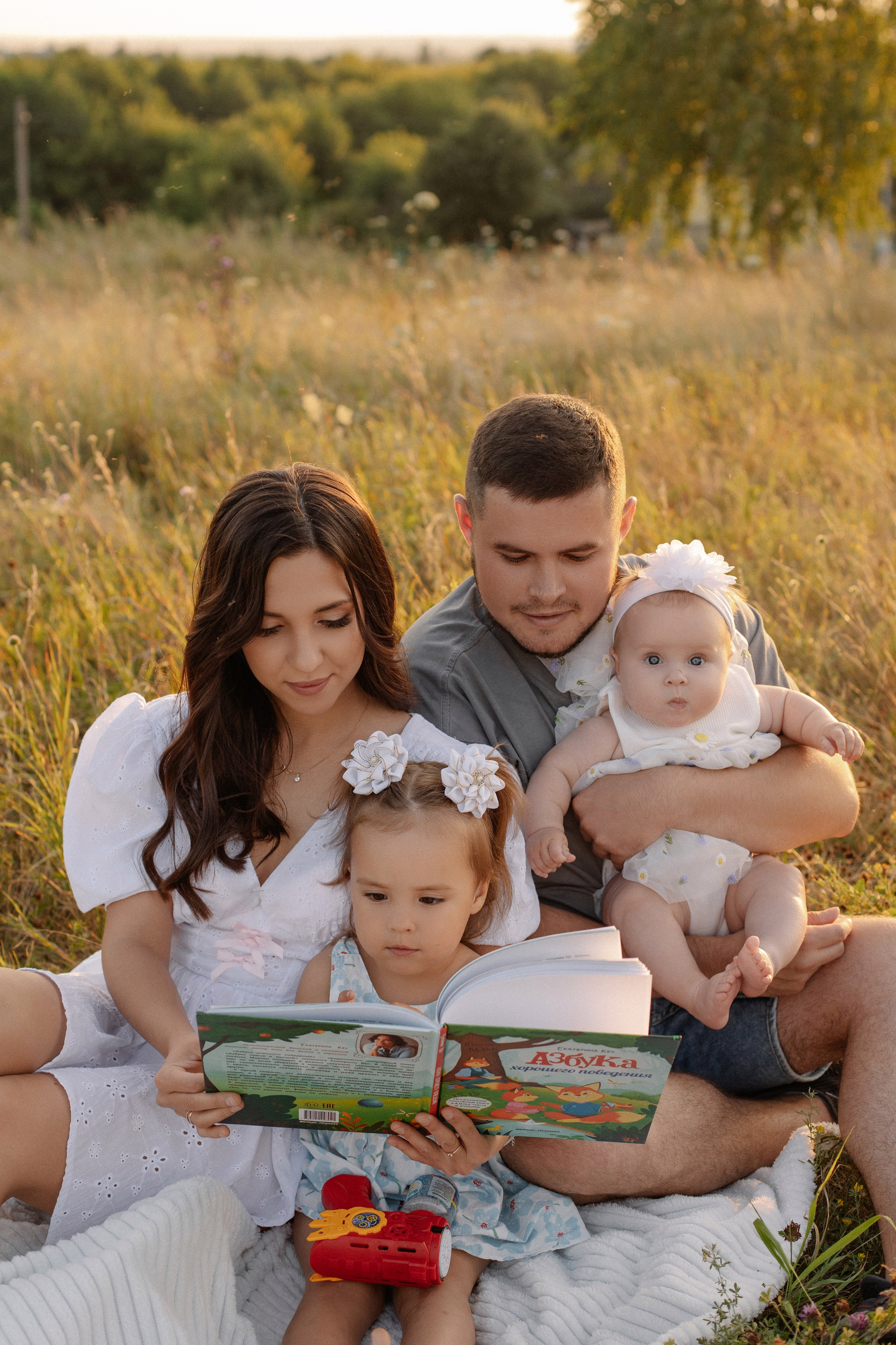 Артур и Диана с дочками. Свадебный и семейный фотограф в Нижнекамске, Набережных Челнах