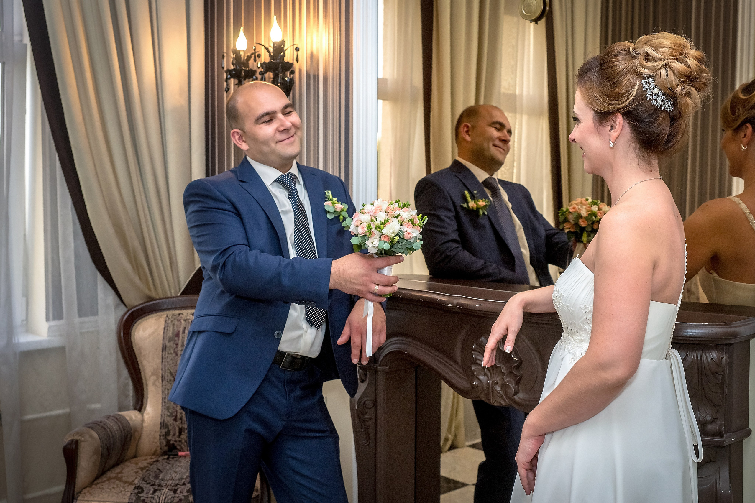 ЗАГС в Железнодорожном. Фотограф Владимир Артамонов