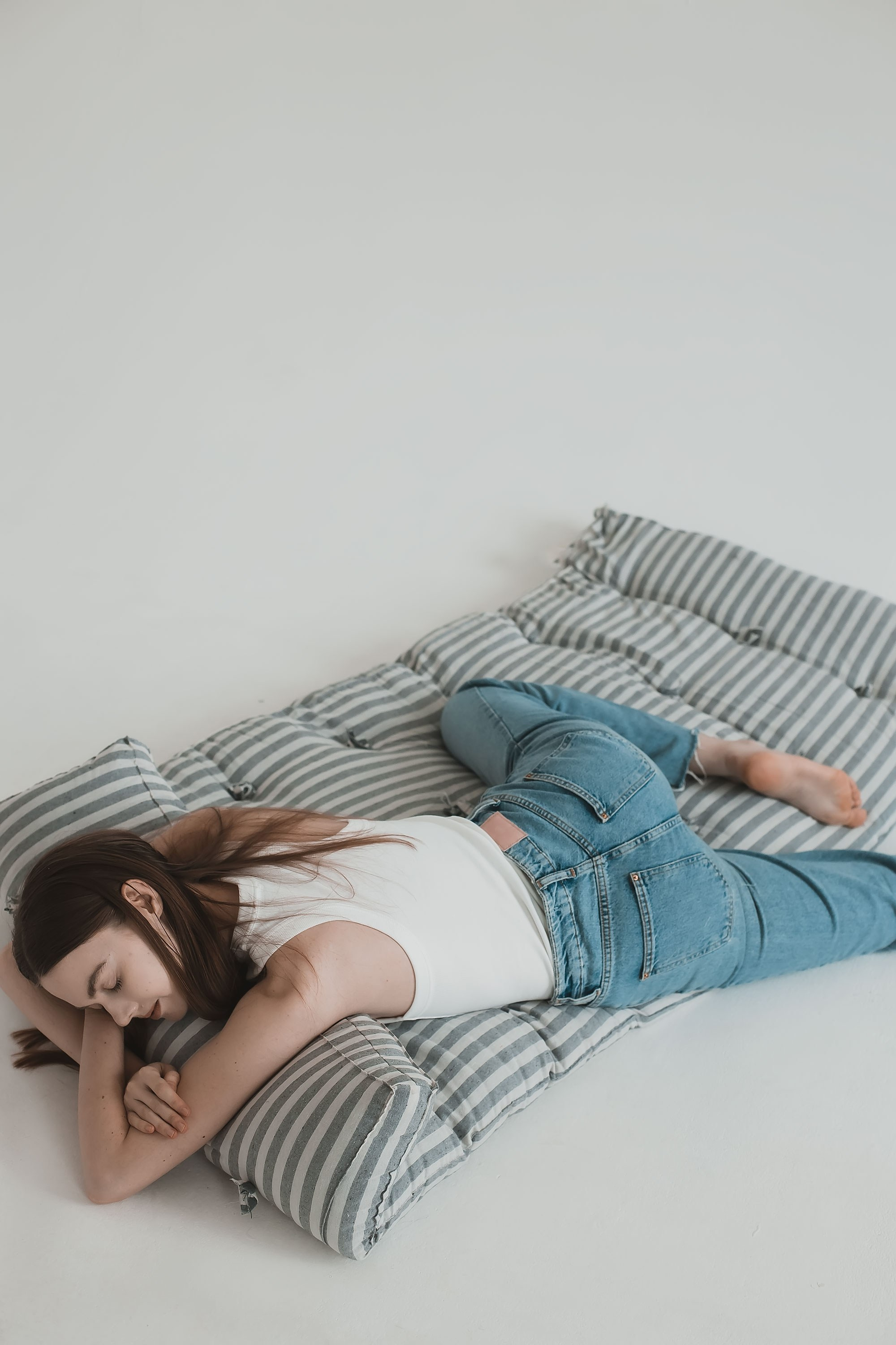 Минималистическая съёмка на матрасе. Семейный, индивидуальный фотограф в Москве Ангели Марина