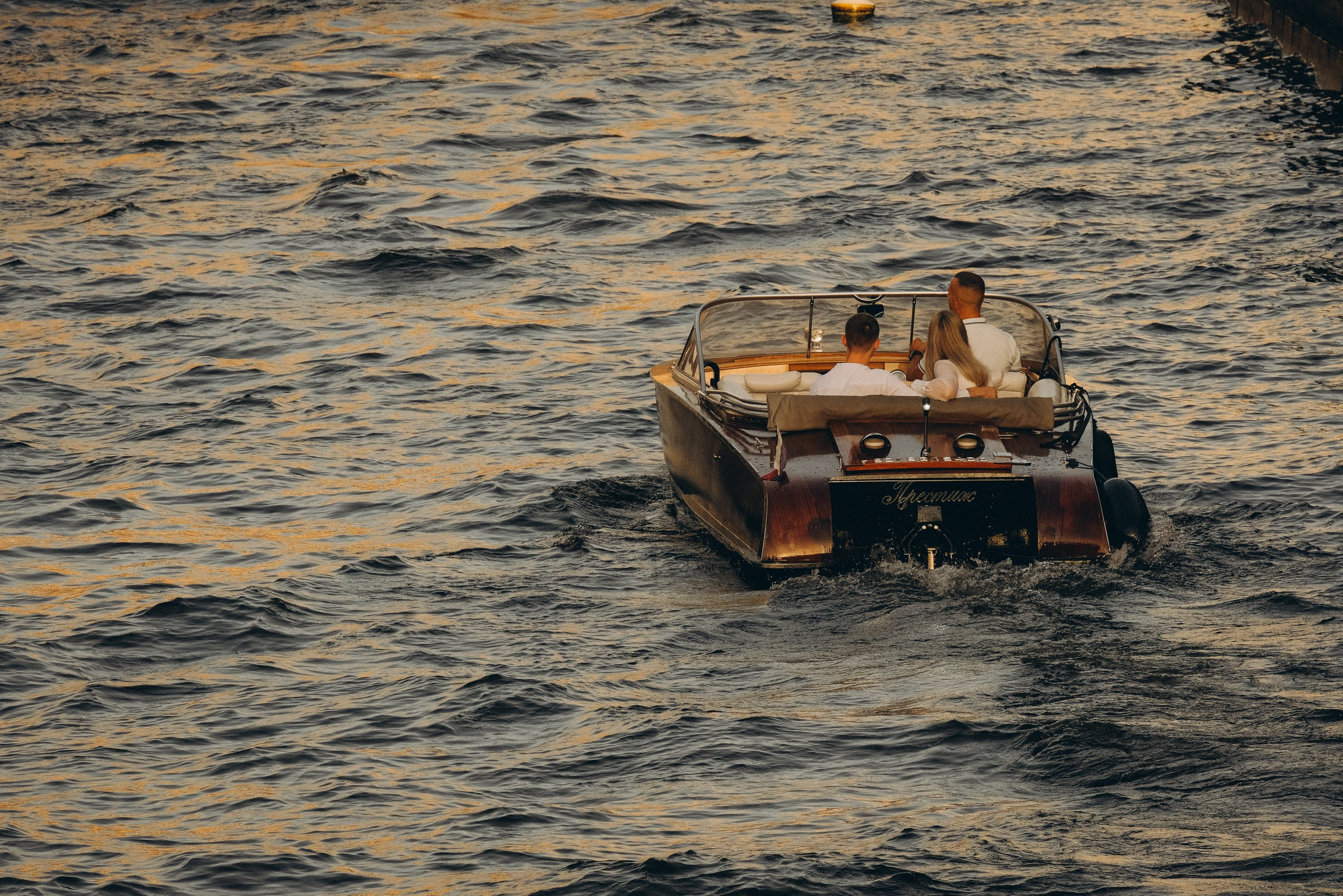 СВАДЕНБНАЯ СЬЕМКА НА КАТЕРЕ ПО КАНАЛАМ САНКТ-ПЕТЕРБУРГА И В АКВАТОРИИ НЕВЫ. Профессиональный фотограф, Санкт-Петербург — Виктория Богомолова